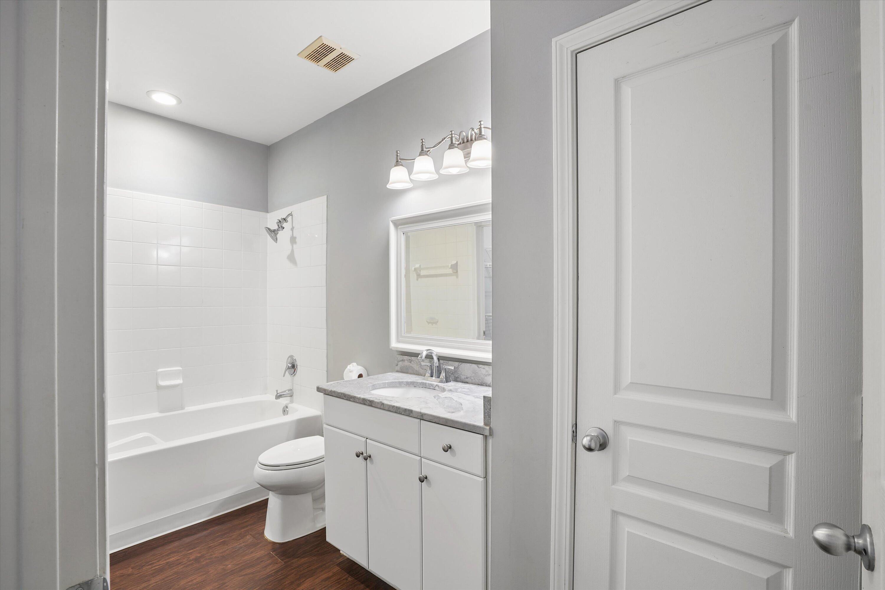 400 Bucksley Lane Unit 204
