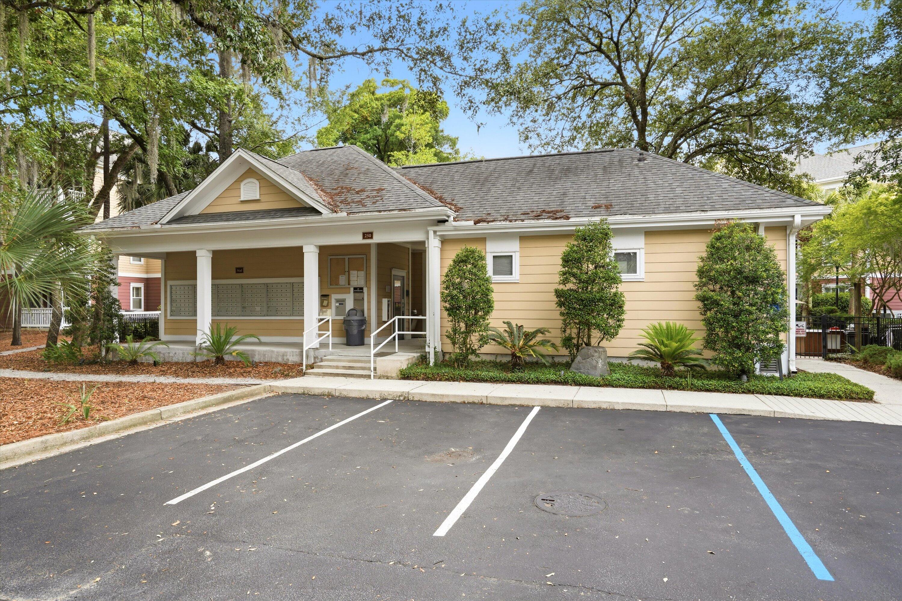 400 Bucksley Lane Unit 204