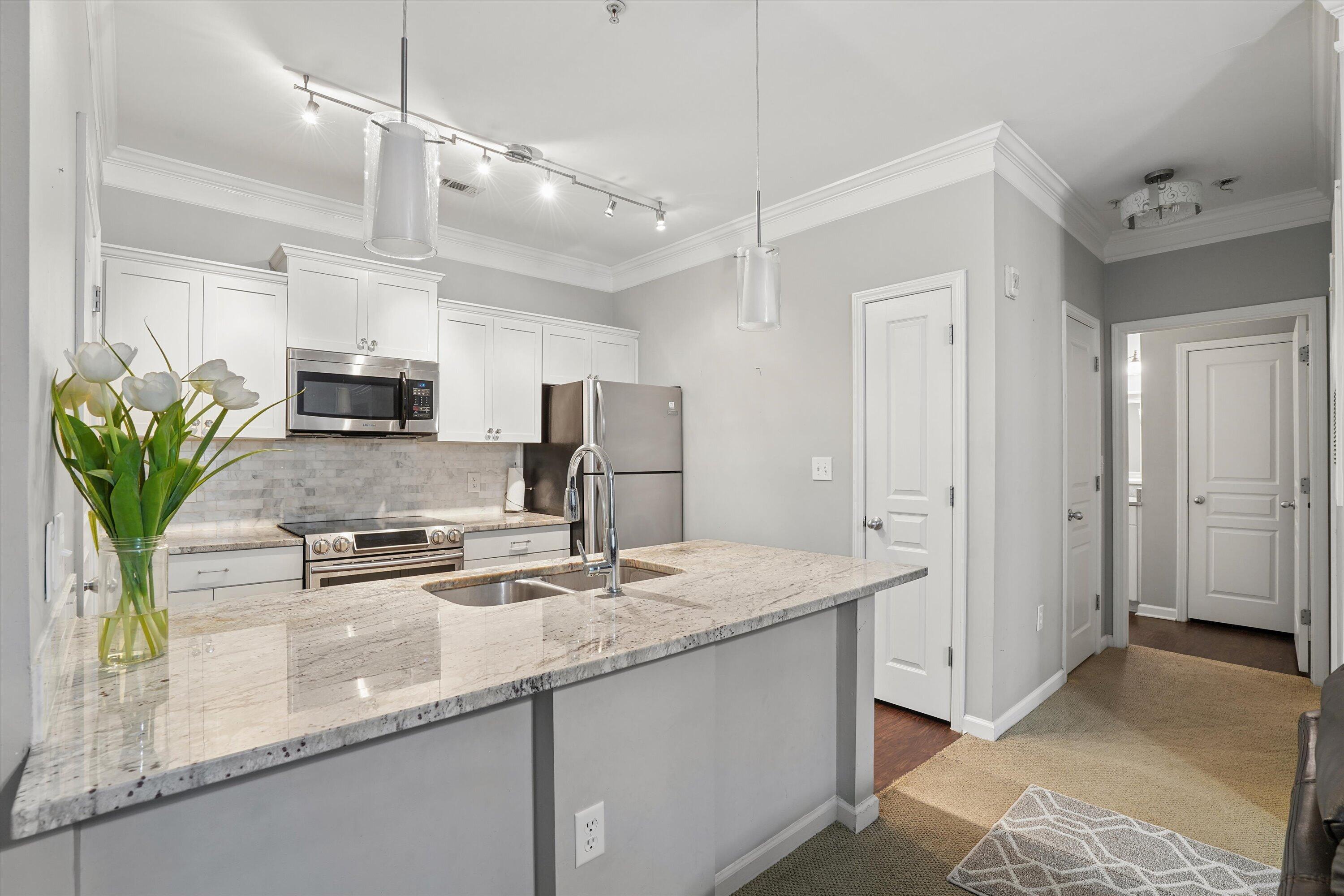 400 Bucksley Lane Unit 204