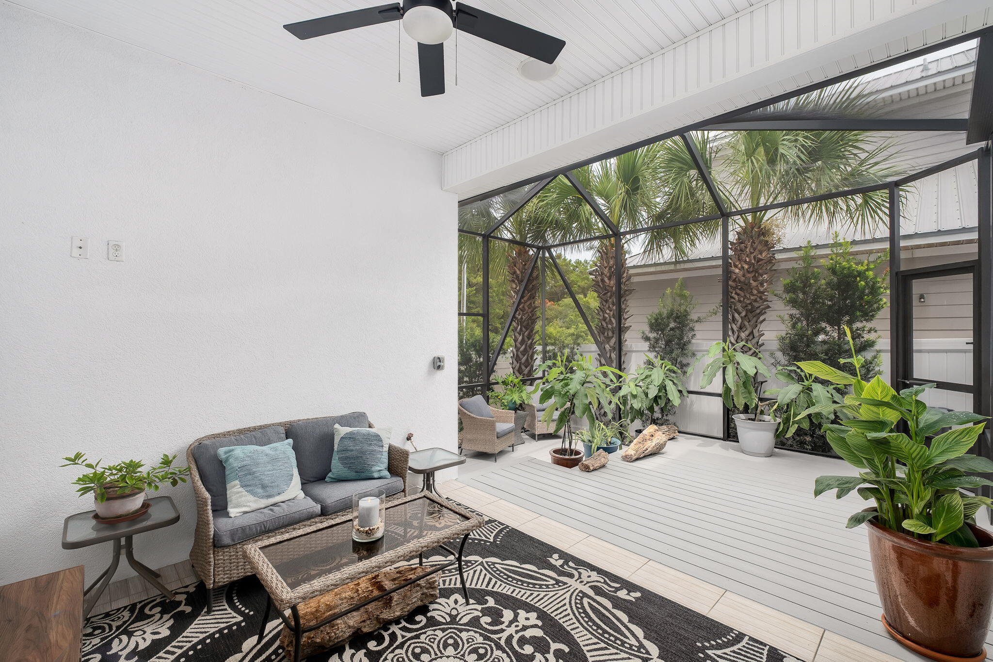 47 Saint Simon Circle
