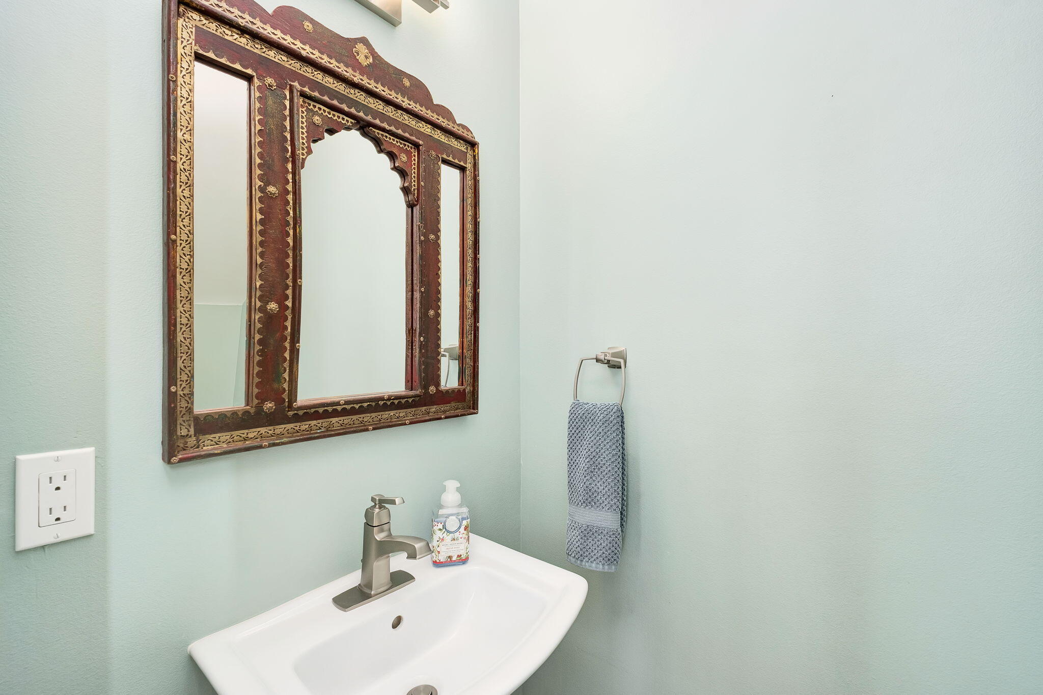 47 Saint Simon Circle