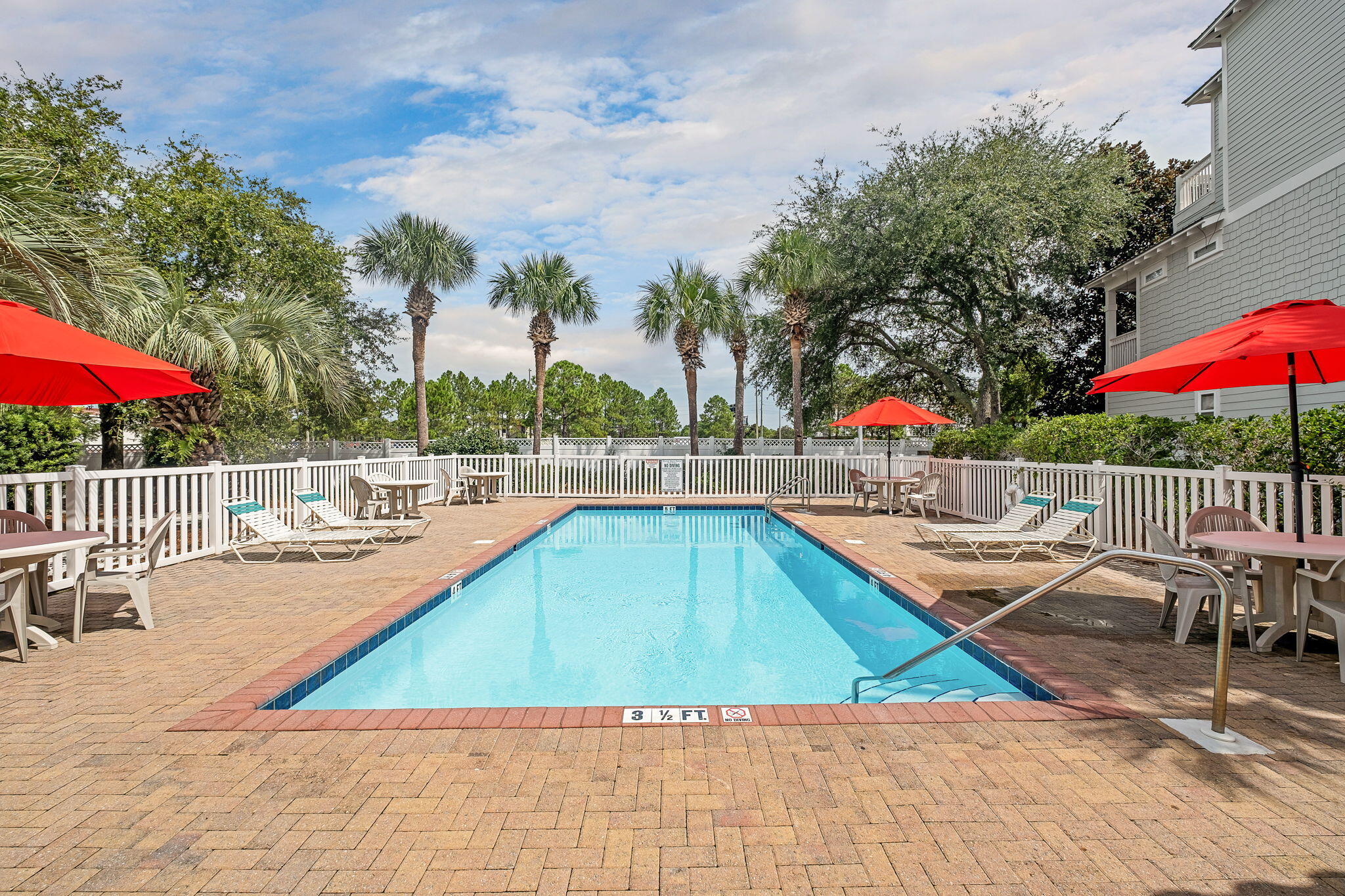 47 Saint Simon Circle