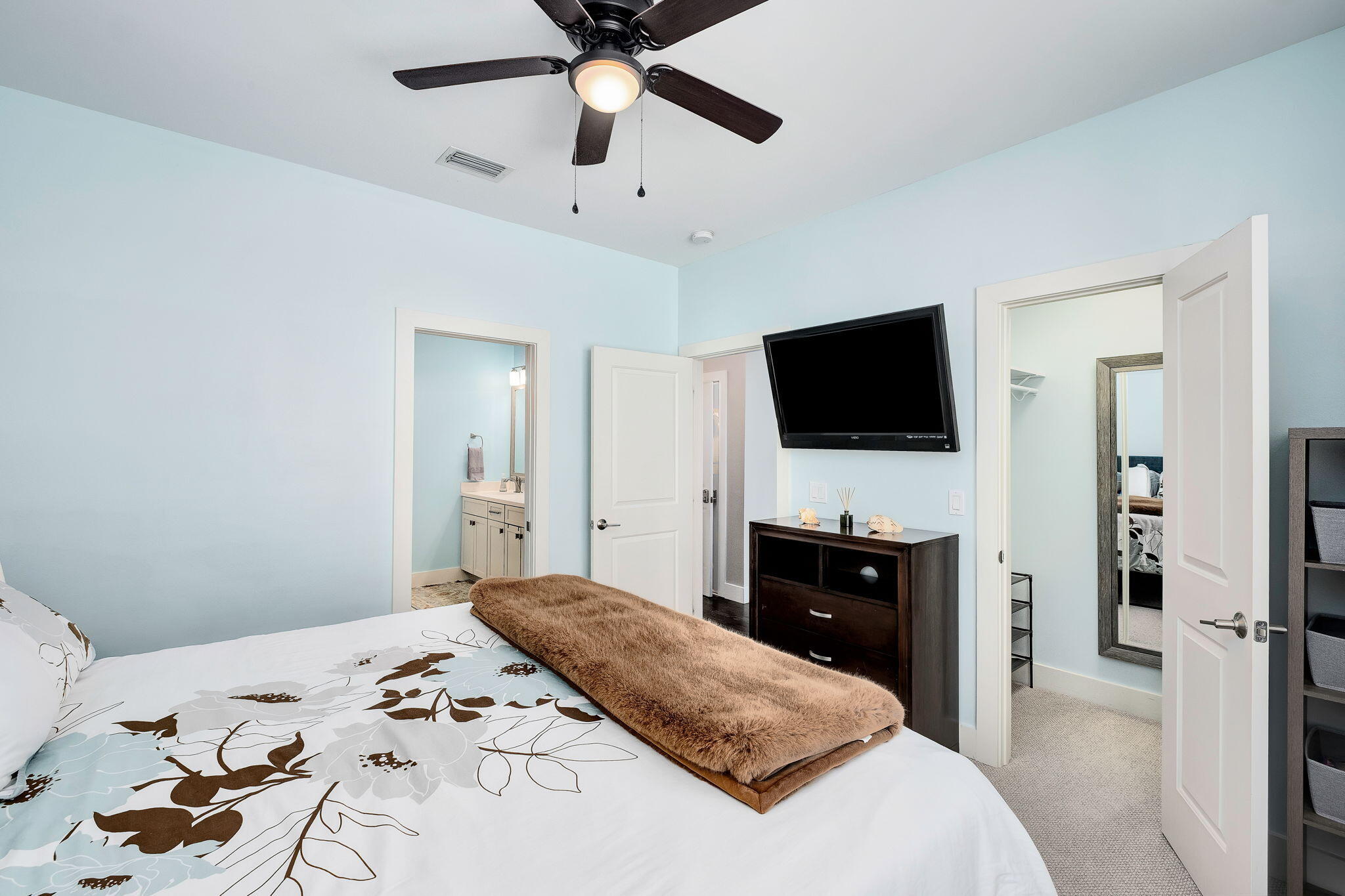 47 Saint Simon Circle
