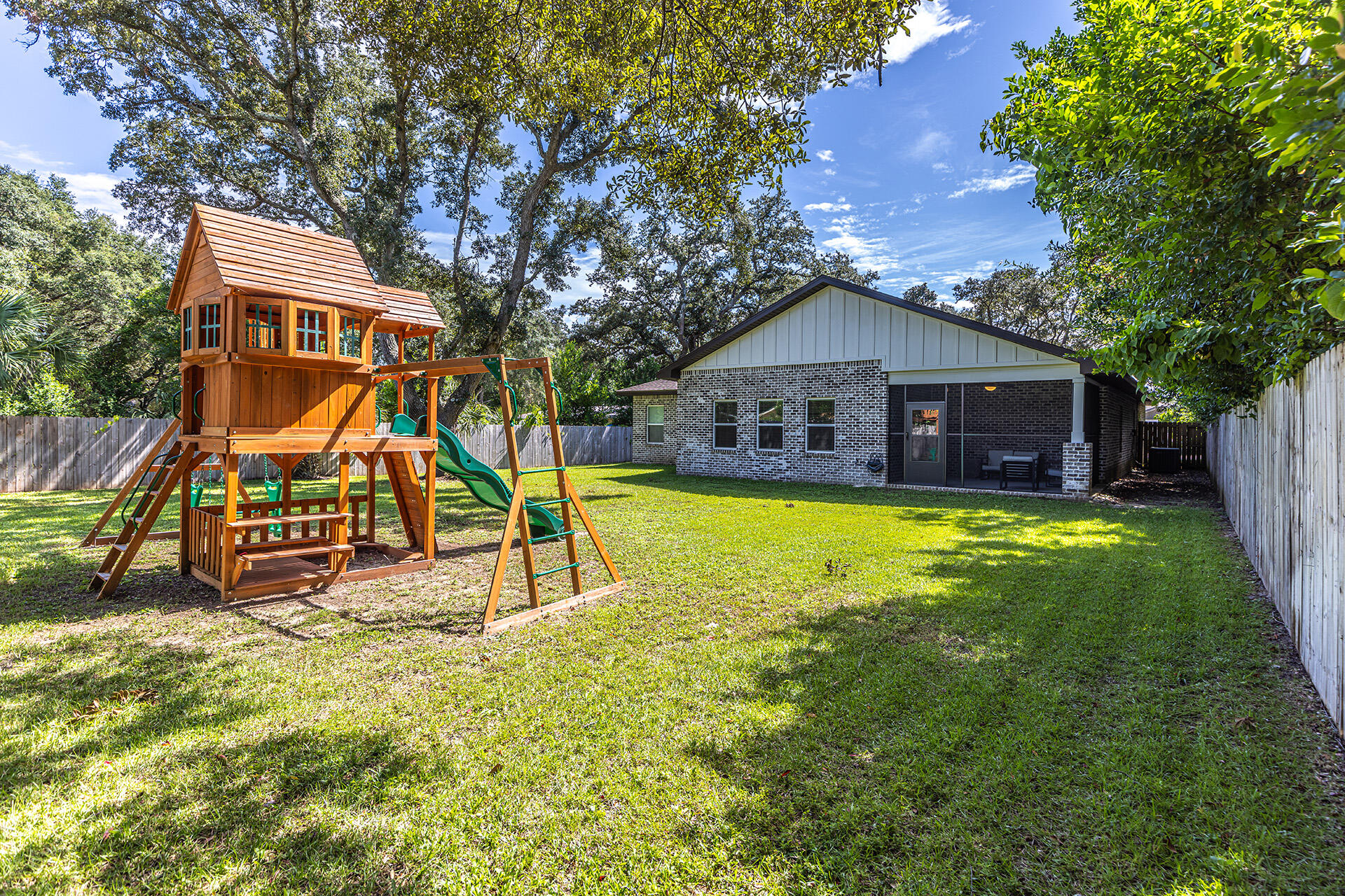 327 NE Gardner Drive