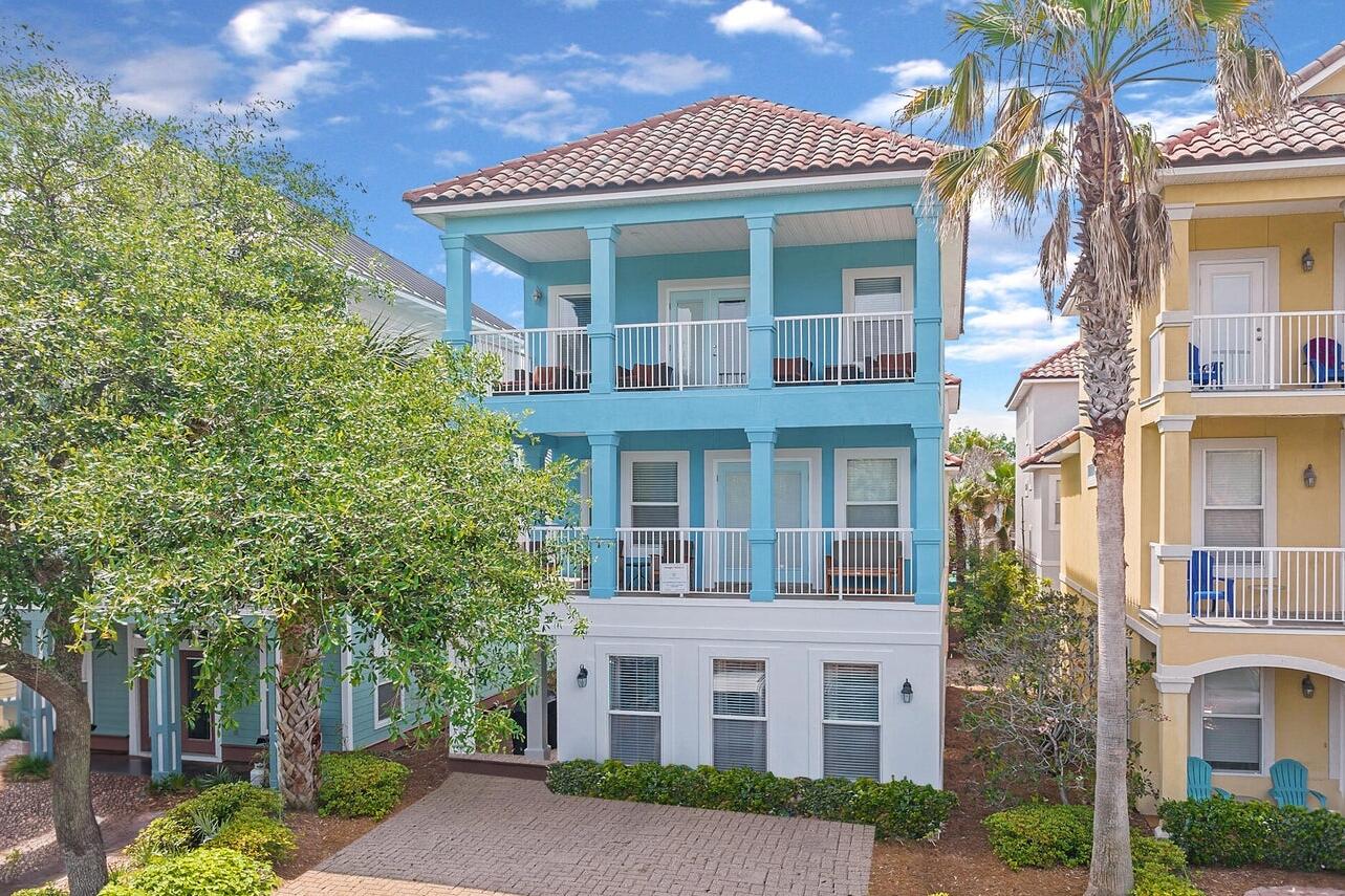 225 E Grand Key Loop