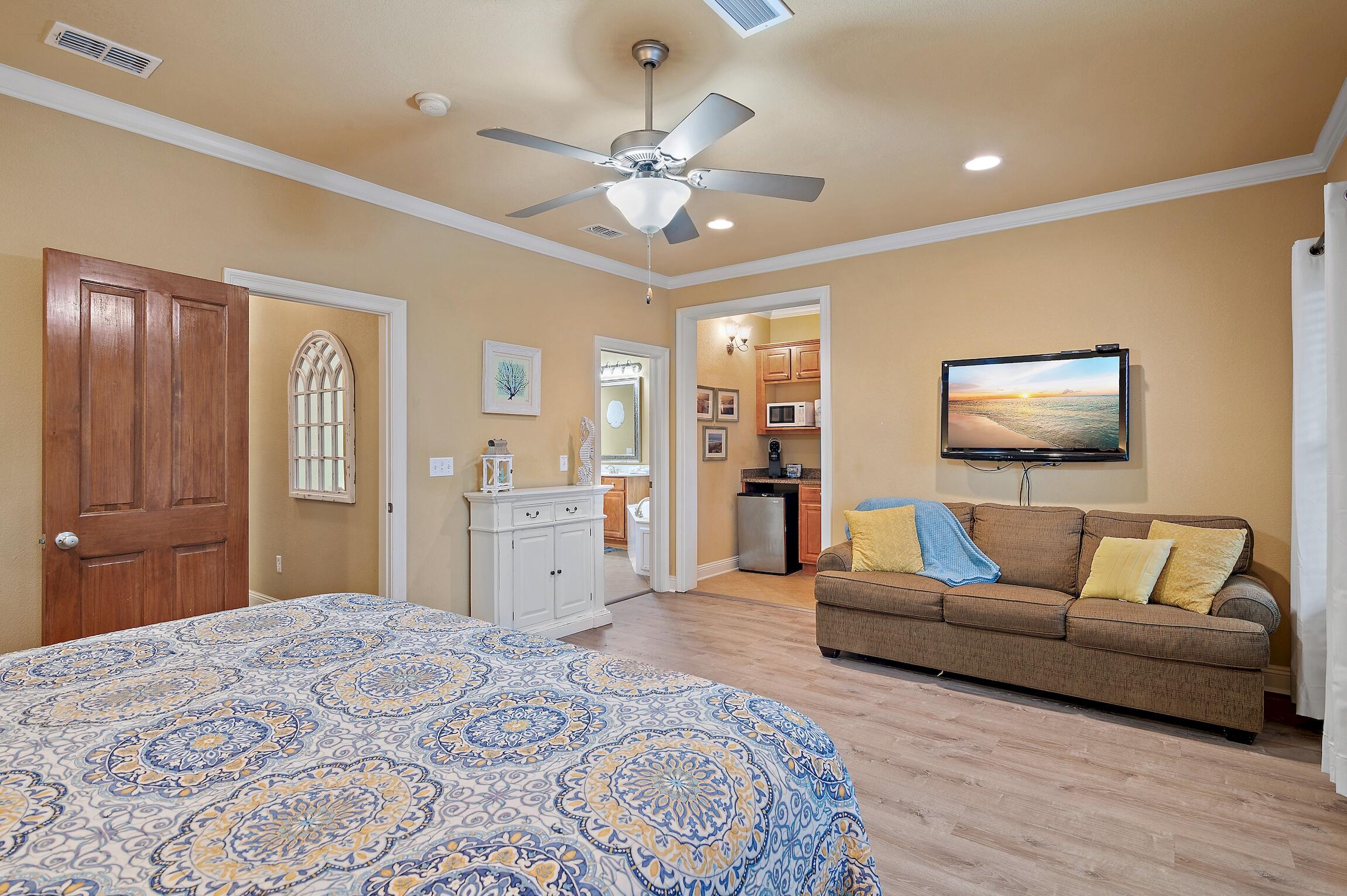 225 E Grand Key Loop