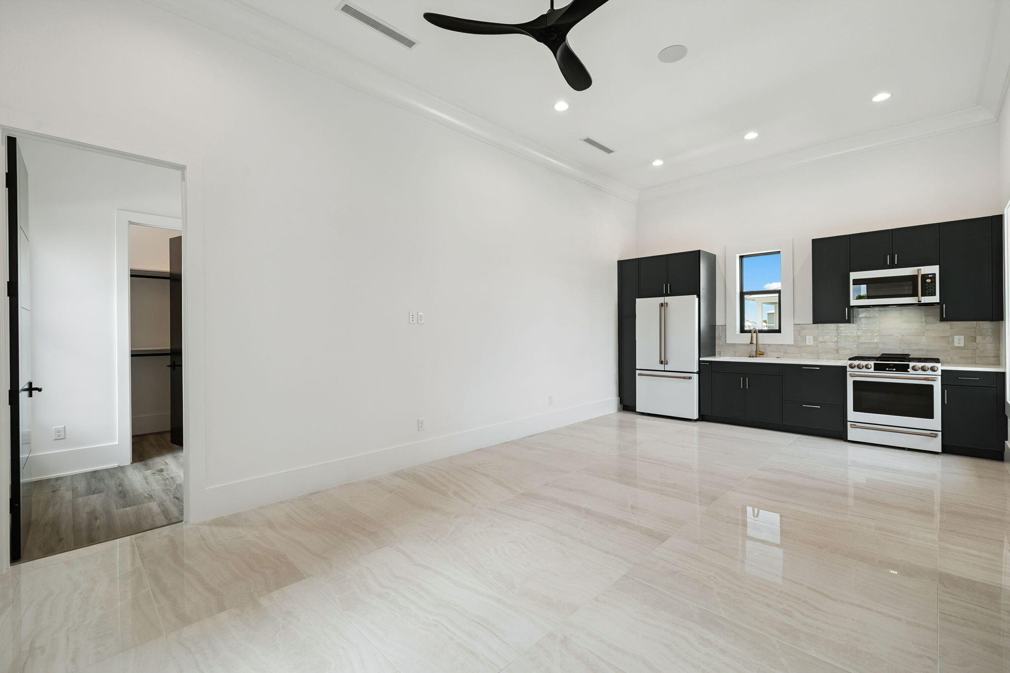 48 E Beach Drive