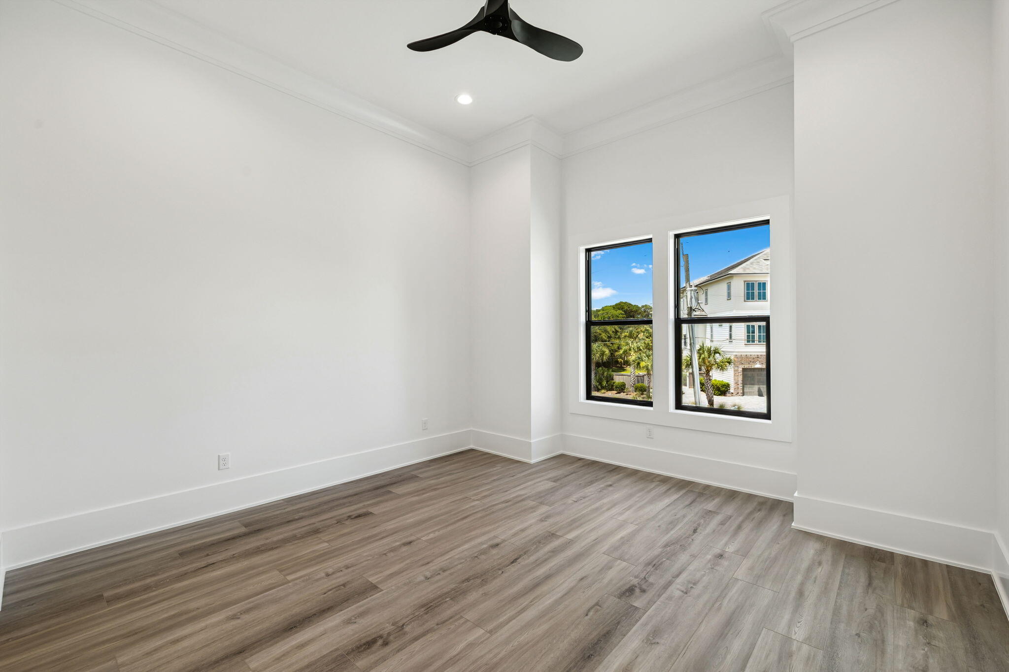 48 E Beach Drive