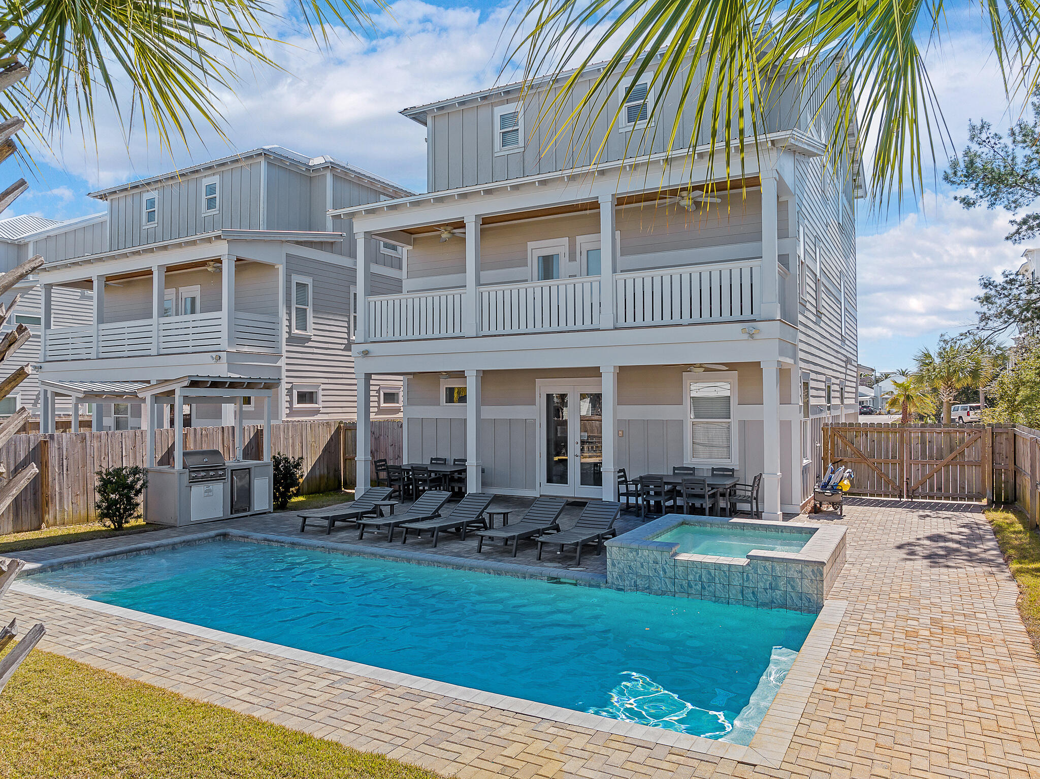 48 W Palm Beach Street