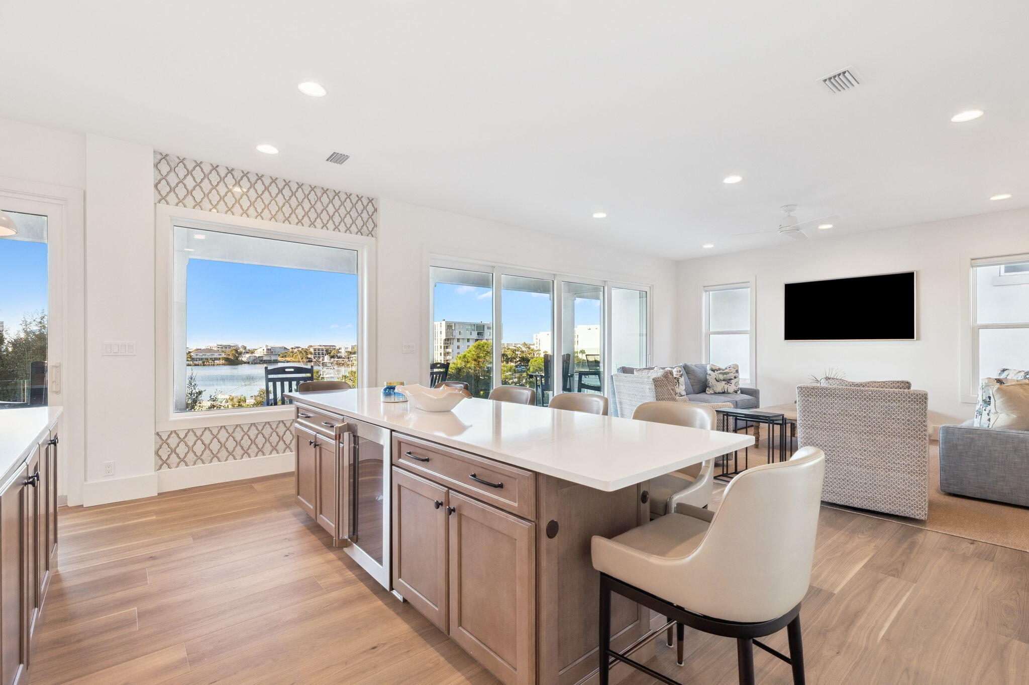 754 Harbor Boulevard