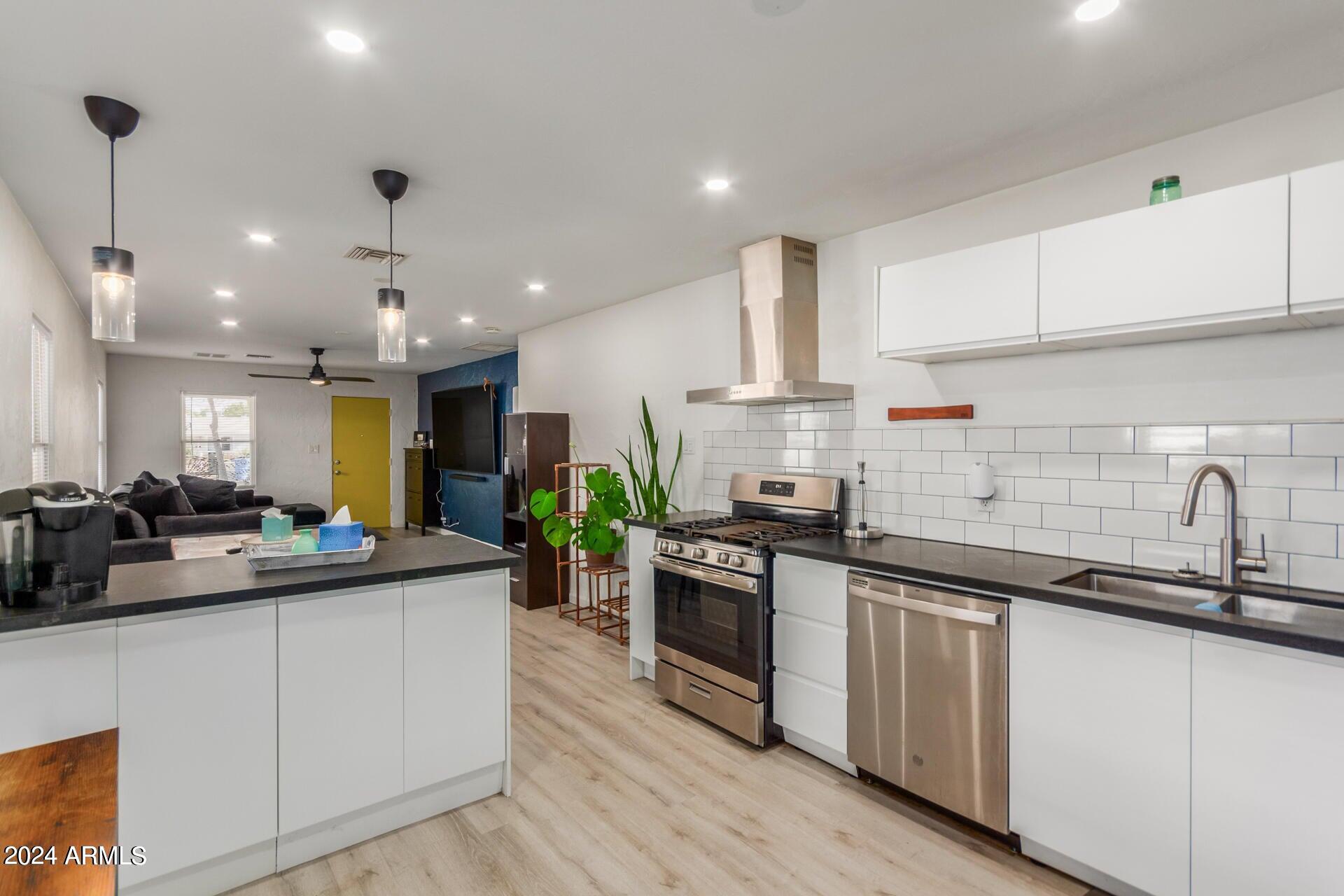 2032 E Harvard Street