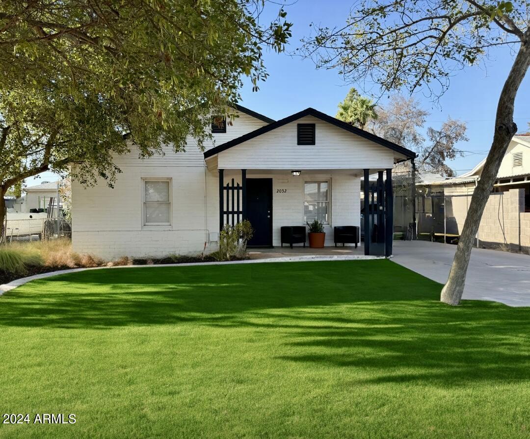 2032 E Harvard Street