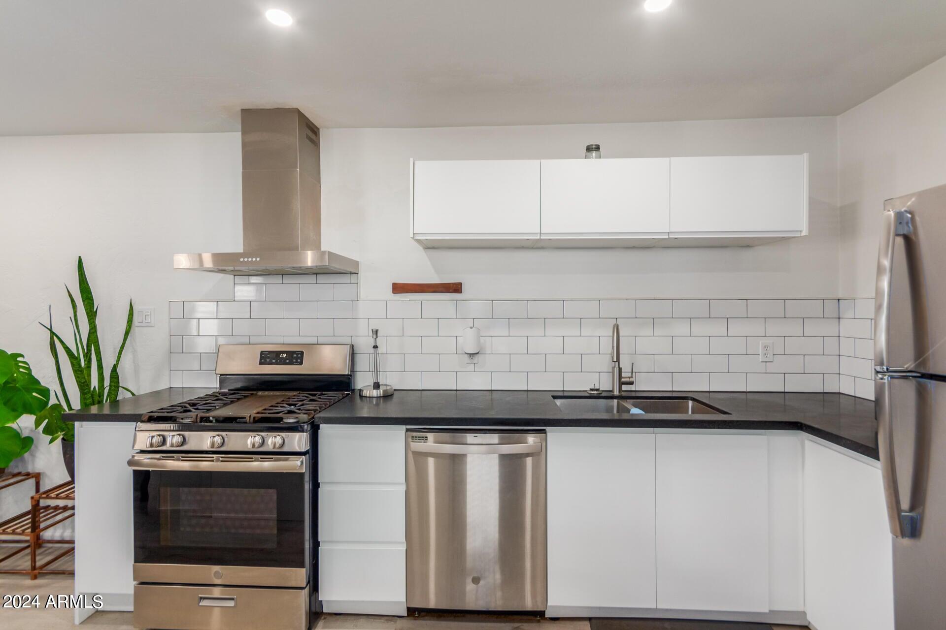 2032 E Harvard Street