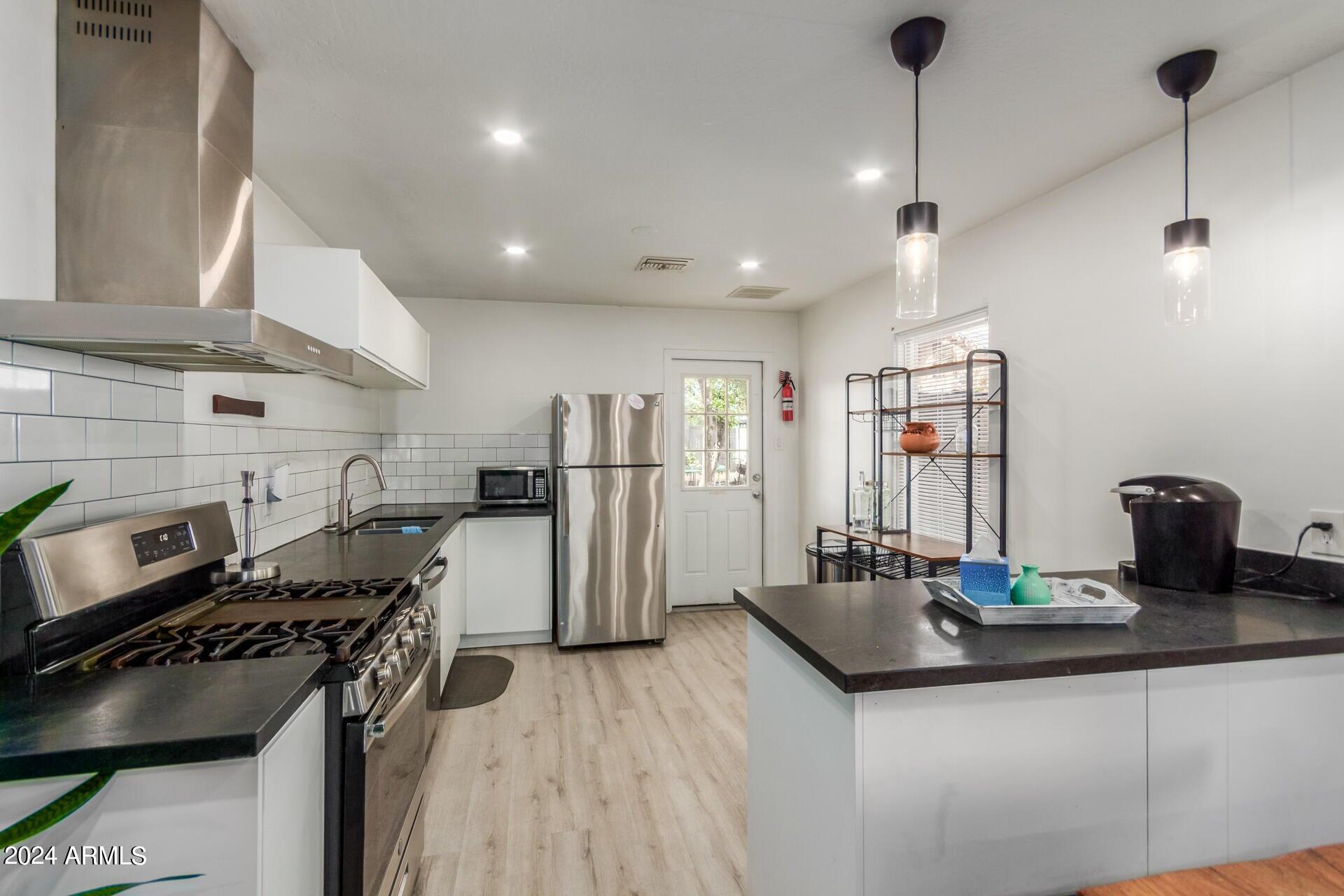 2032 E Harvard Street