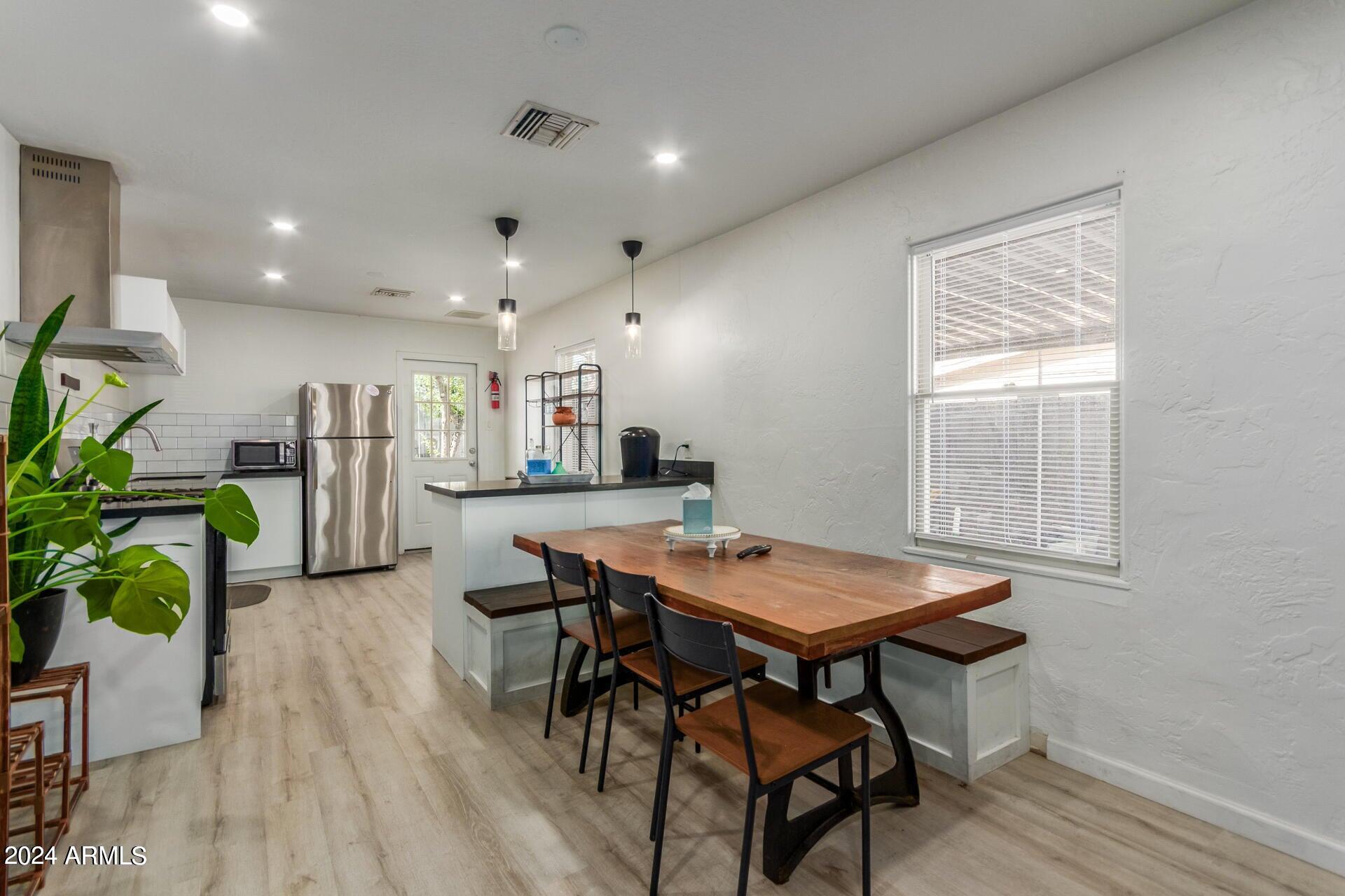 2032 E Harvard Street