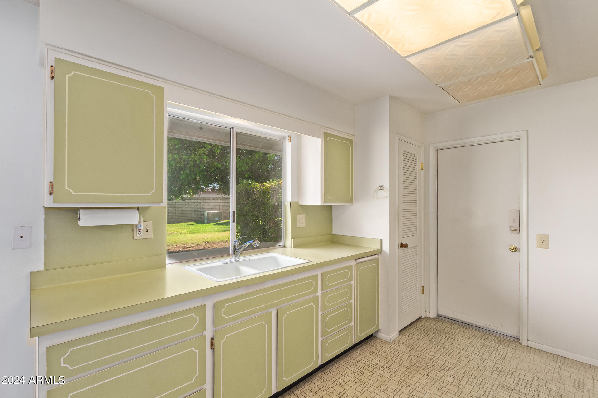 10823 W CAMEO Drive
