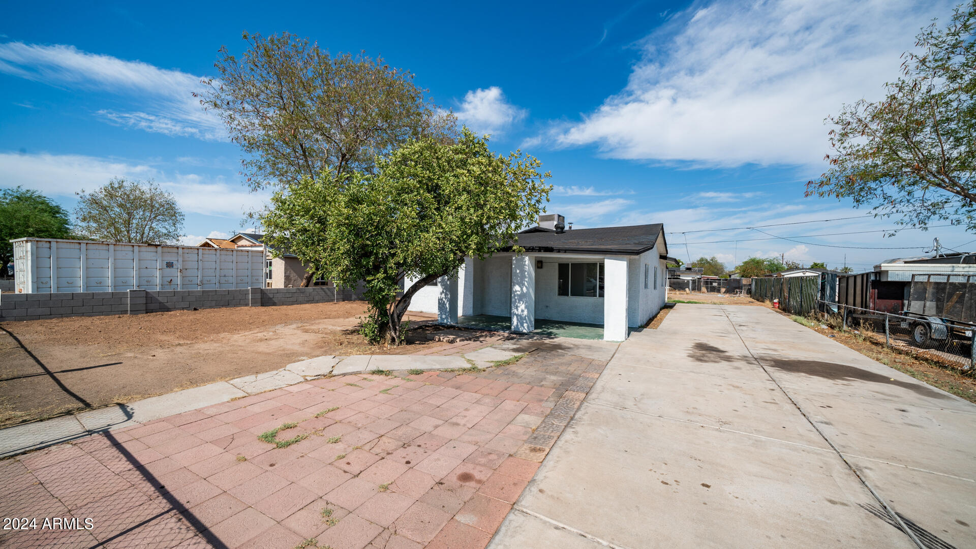 11 S 28TH Drive