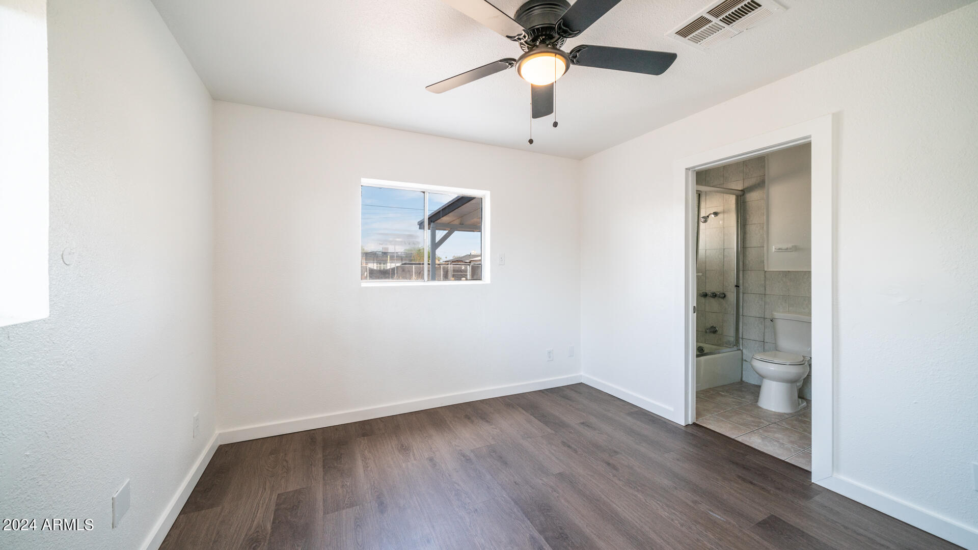 11 S 28TH Drive
