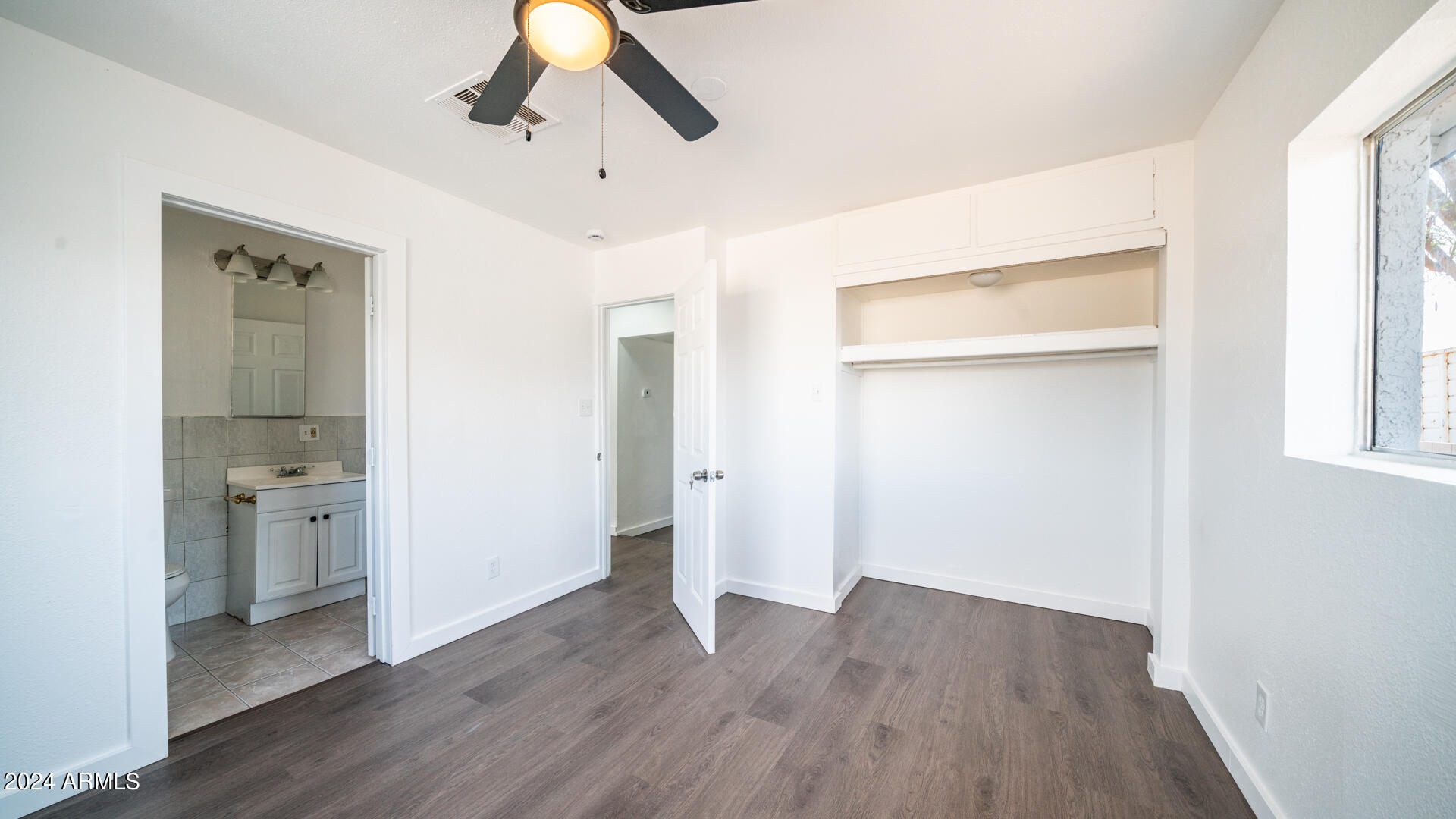 11 S 28TH Drive