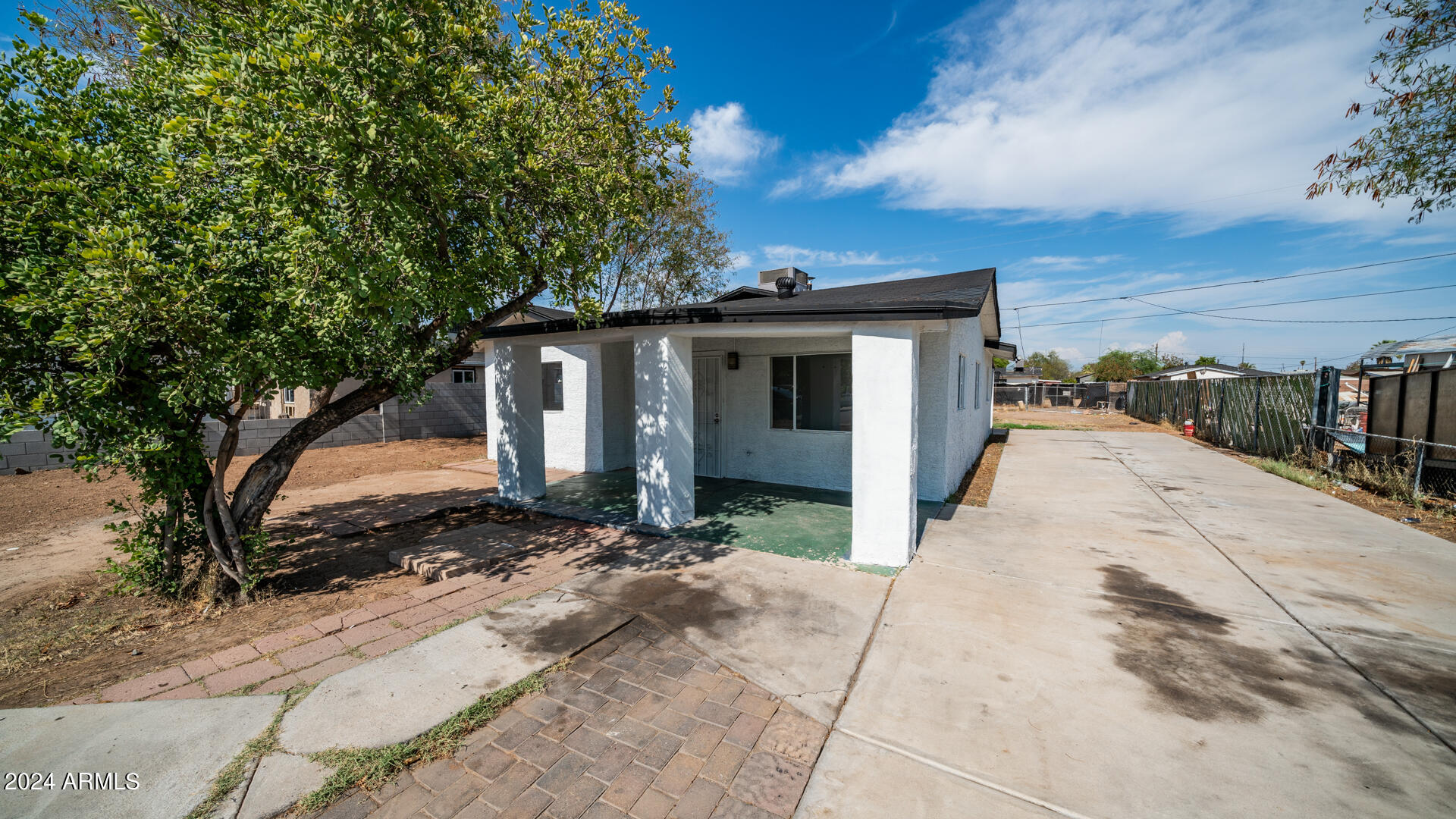 11 S 28TH Drive