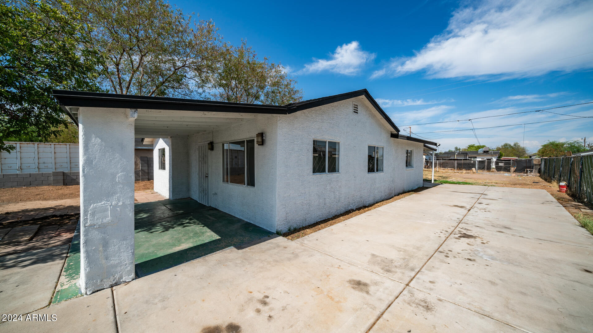 11 S 28TH Drive
