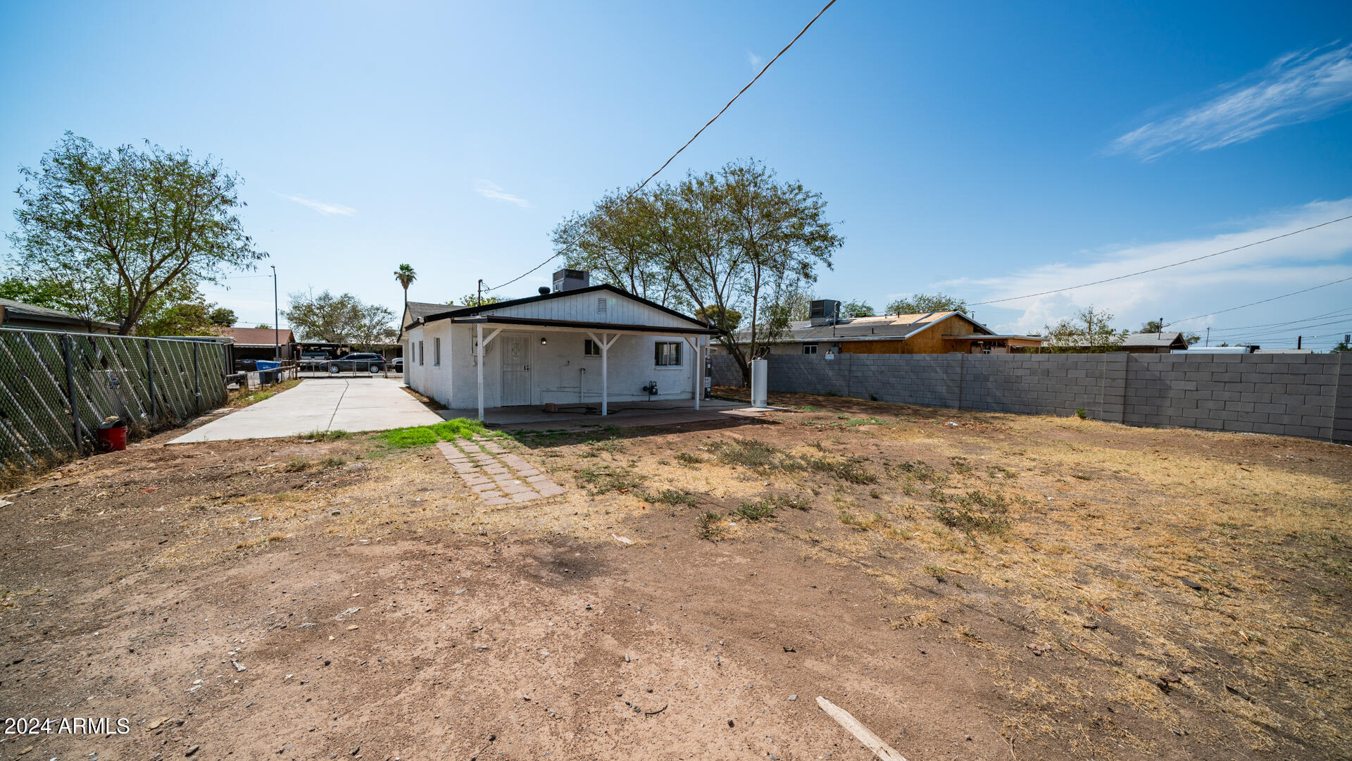 11 S 28TH Drive