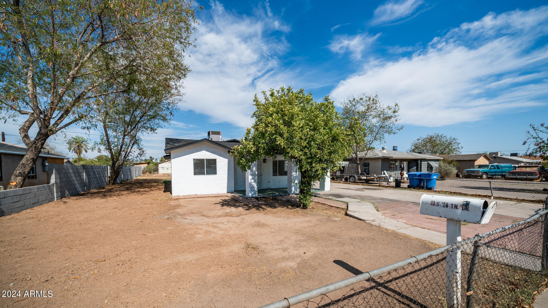 11 S 28TH Drive