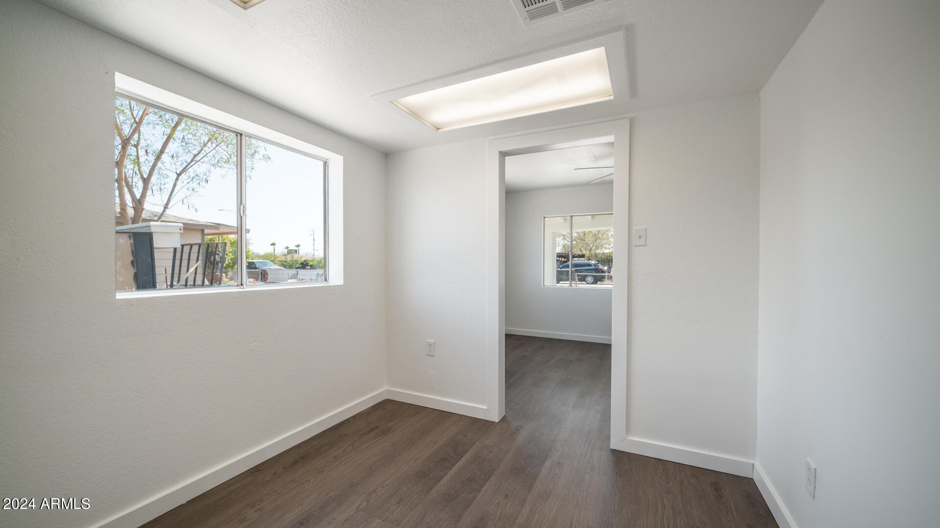 11 S 28TH Drive