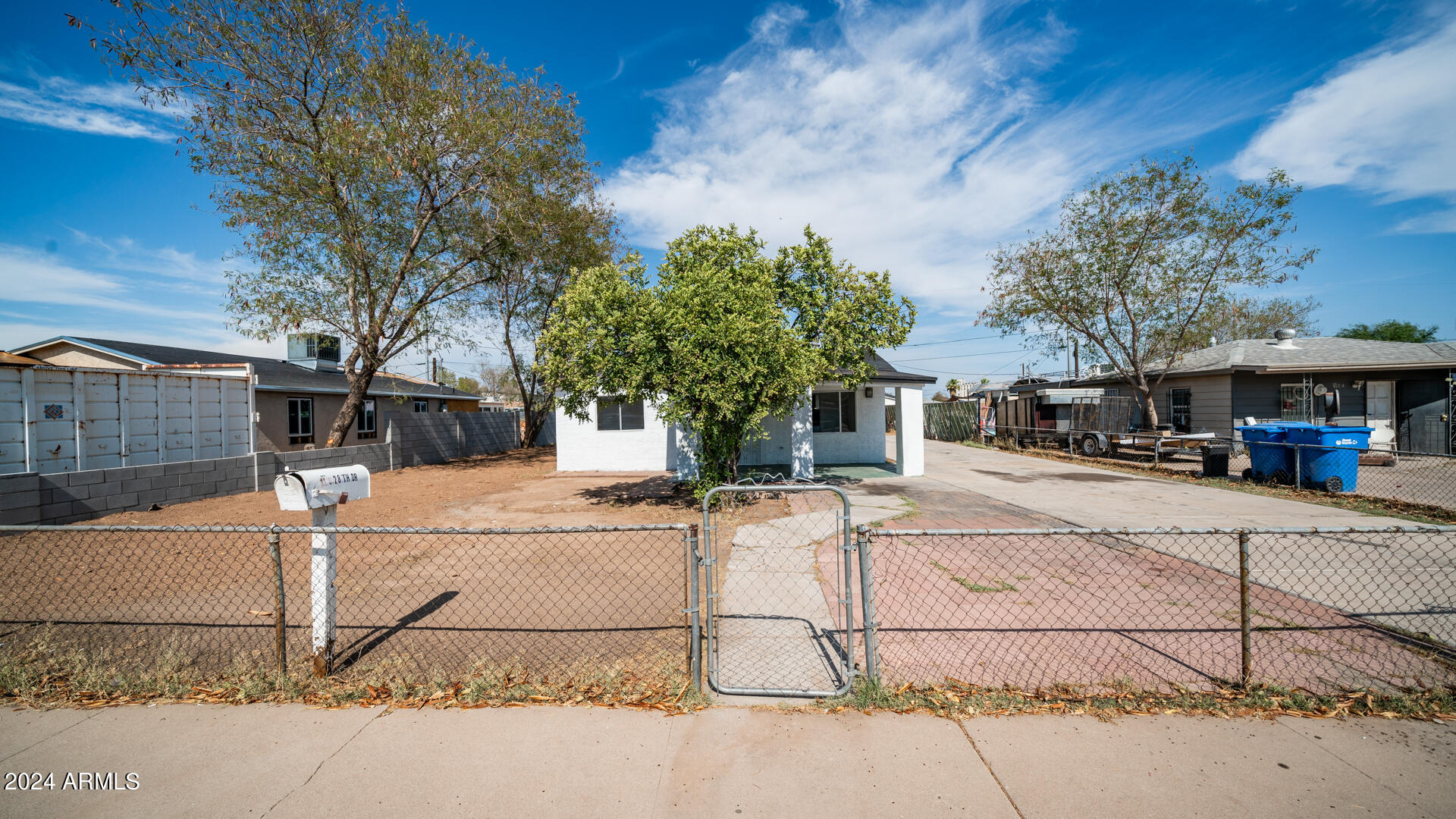 11 S 28TH Drive