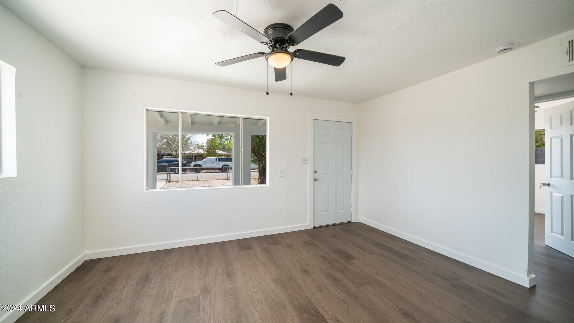 11 S 28TH Drive