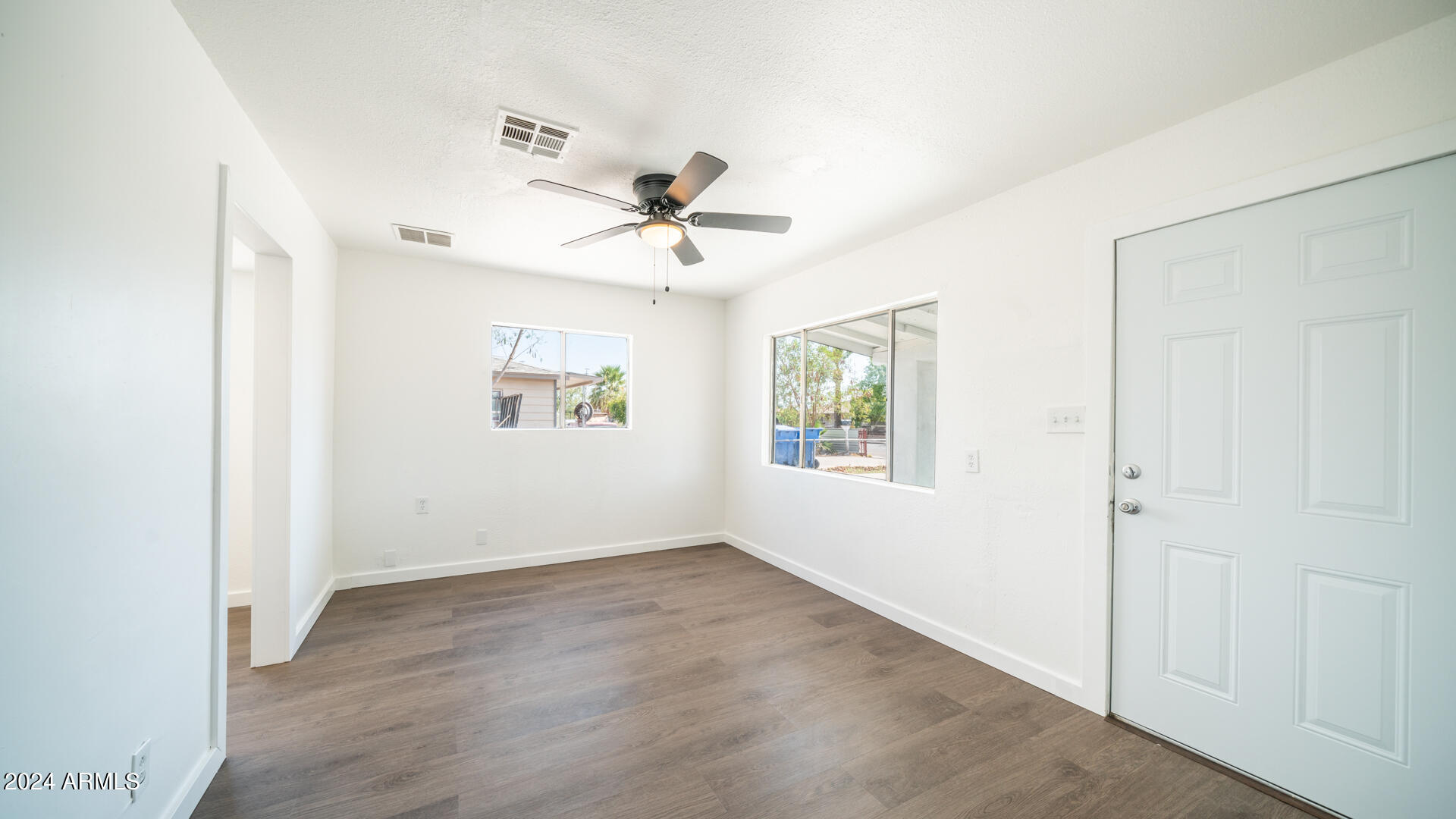11 S 28TH Drive