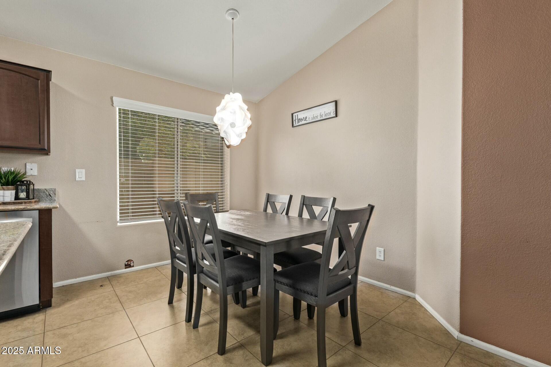 4045 E ARAGONITE Lane