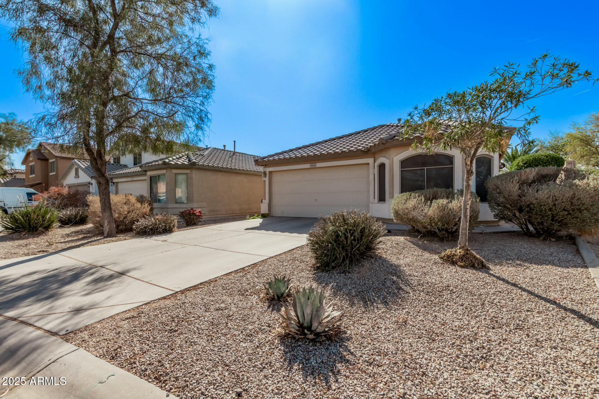 4045 E ARAGONITE Lane