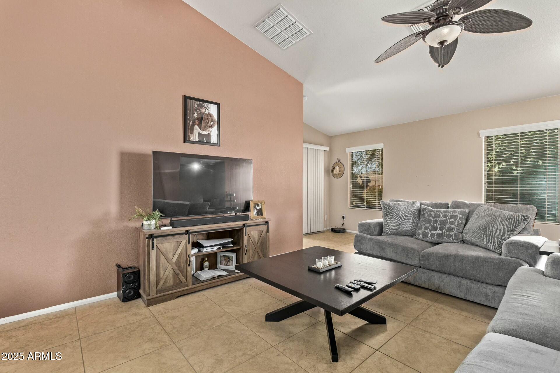 4045 E ARAGONITE Lane
