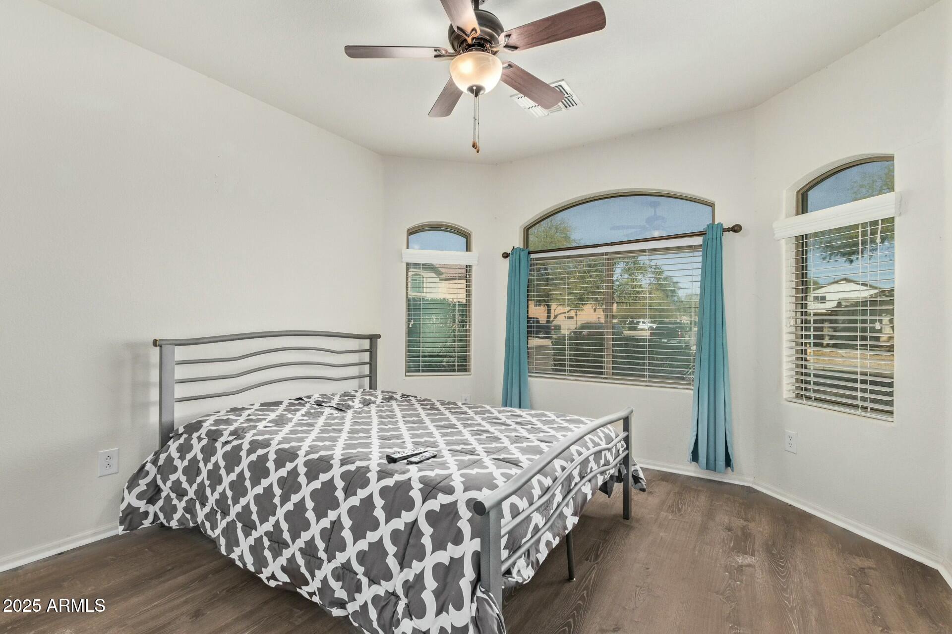 4045 E ARAGONITE Lane