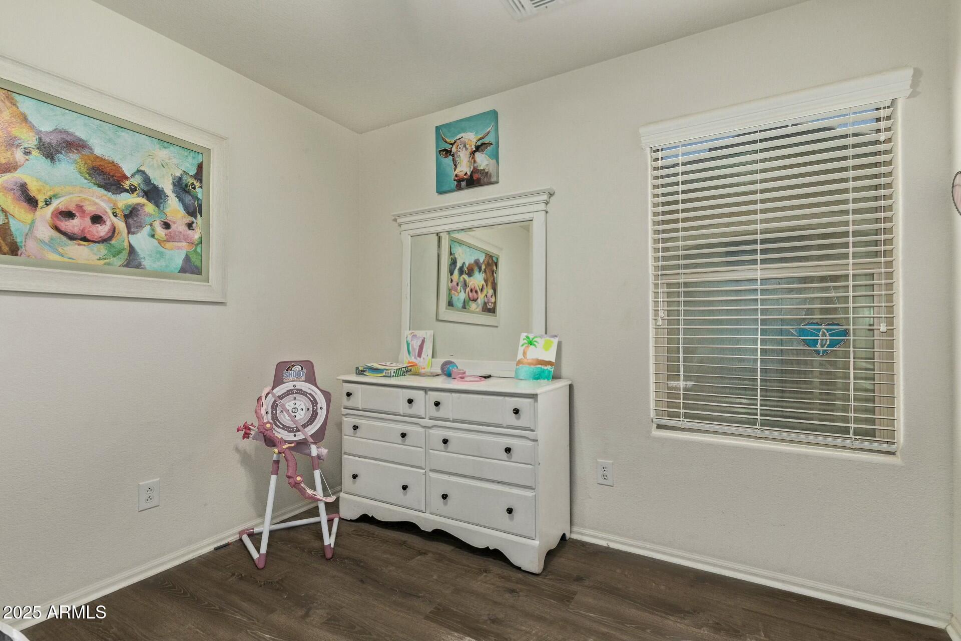 4045 E ARAGONITE Lane