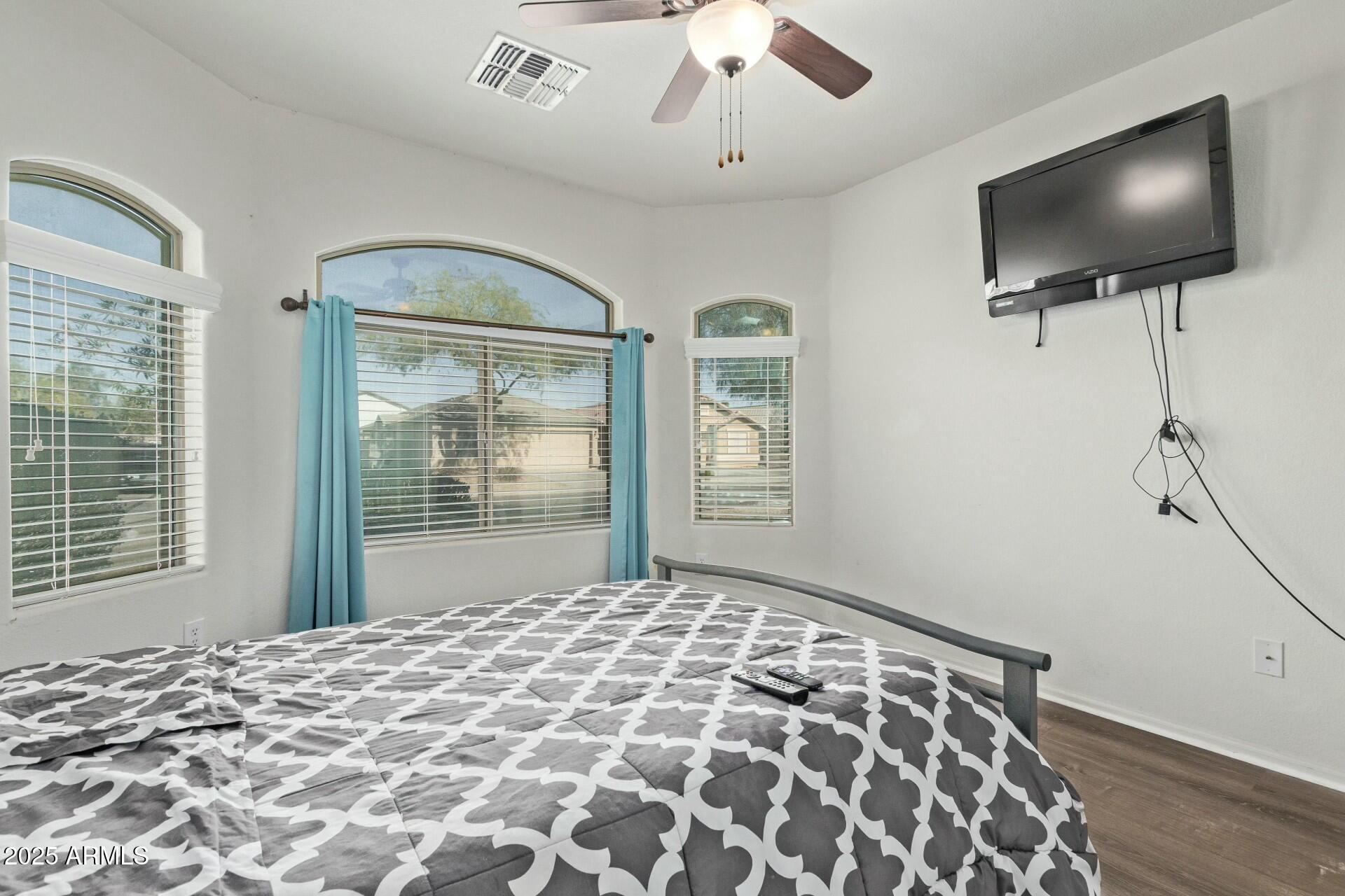 4045 E ARAGONITE Lane