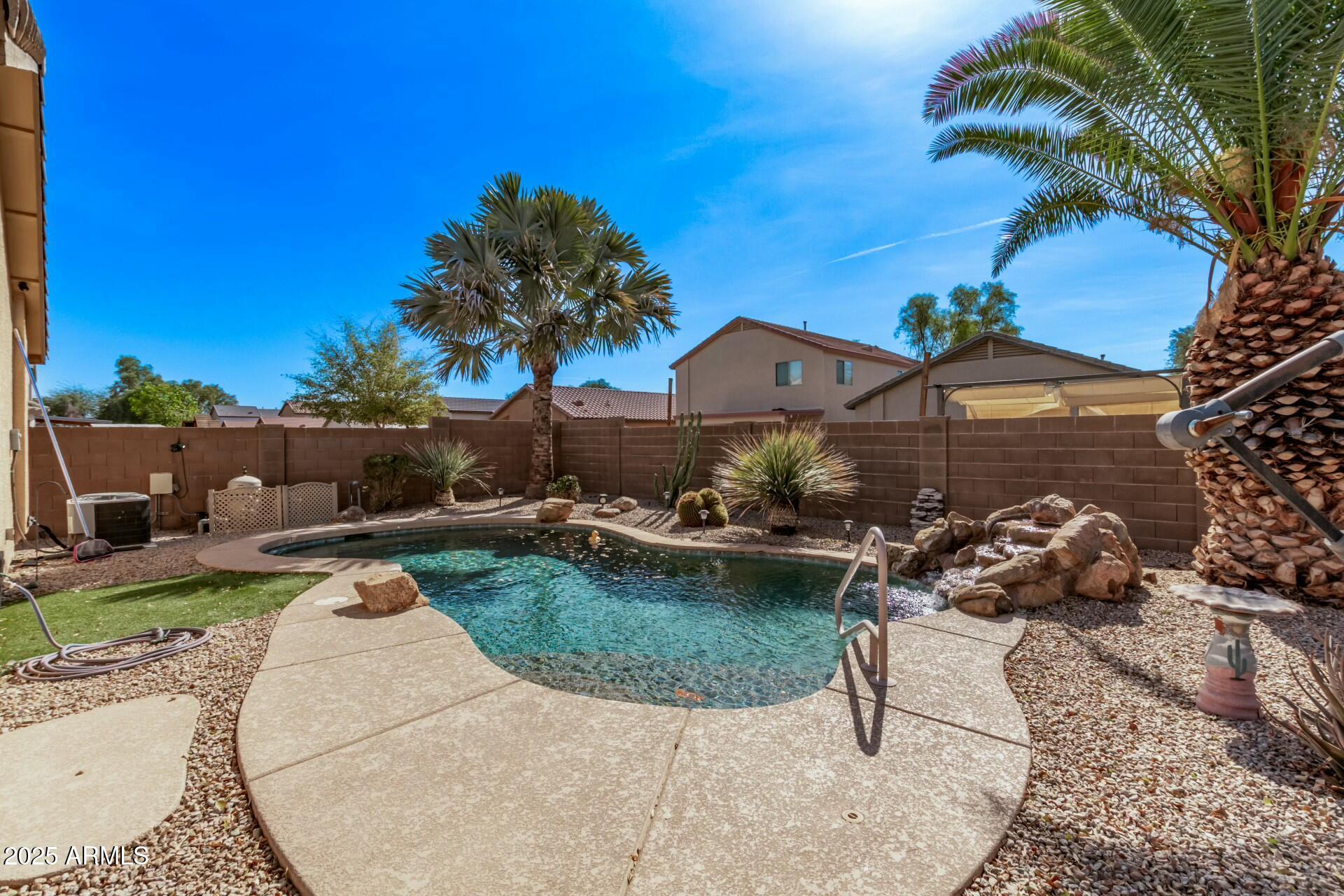 4045 E ARAGONITE Lane