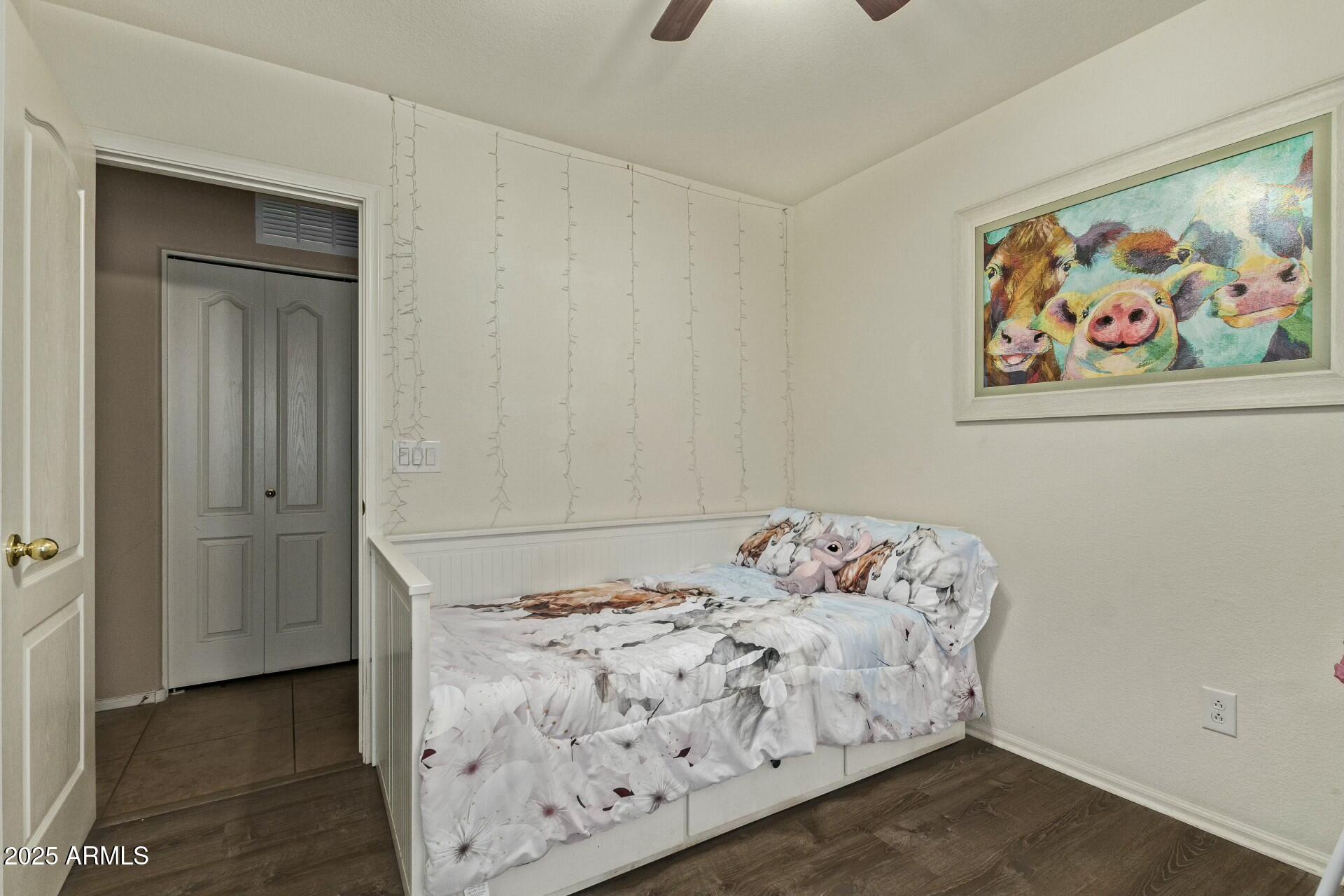 4045 E ARAGONITE Lane