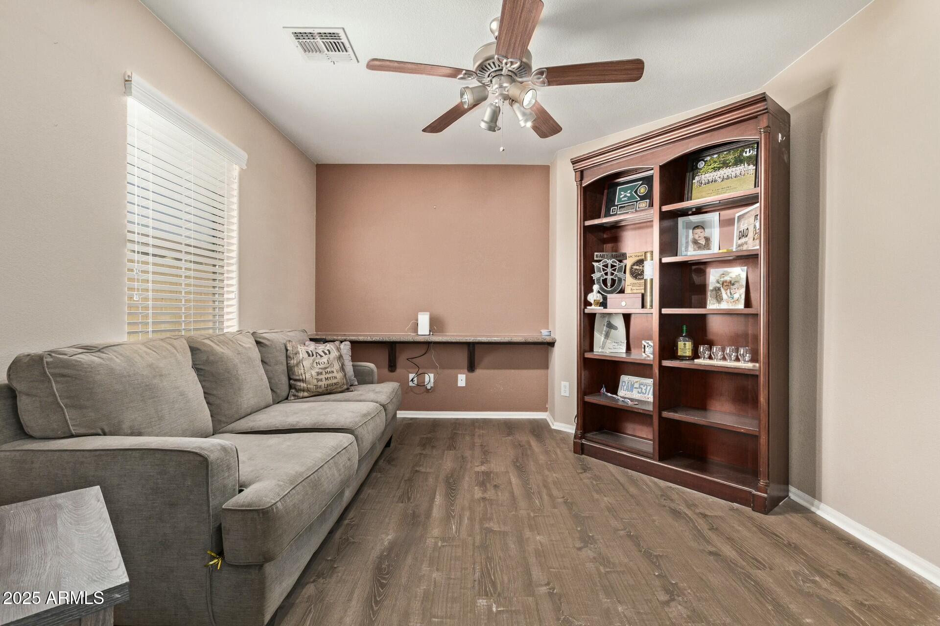 4045 E ARAGONITE Lane