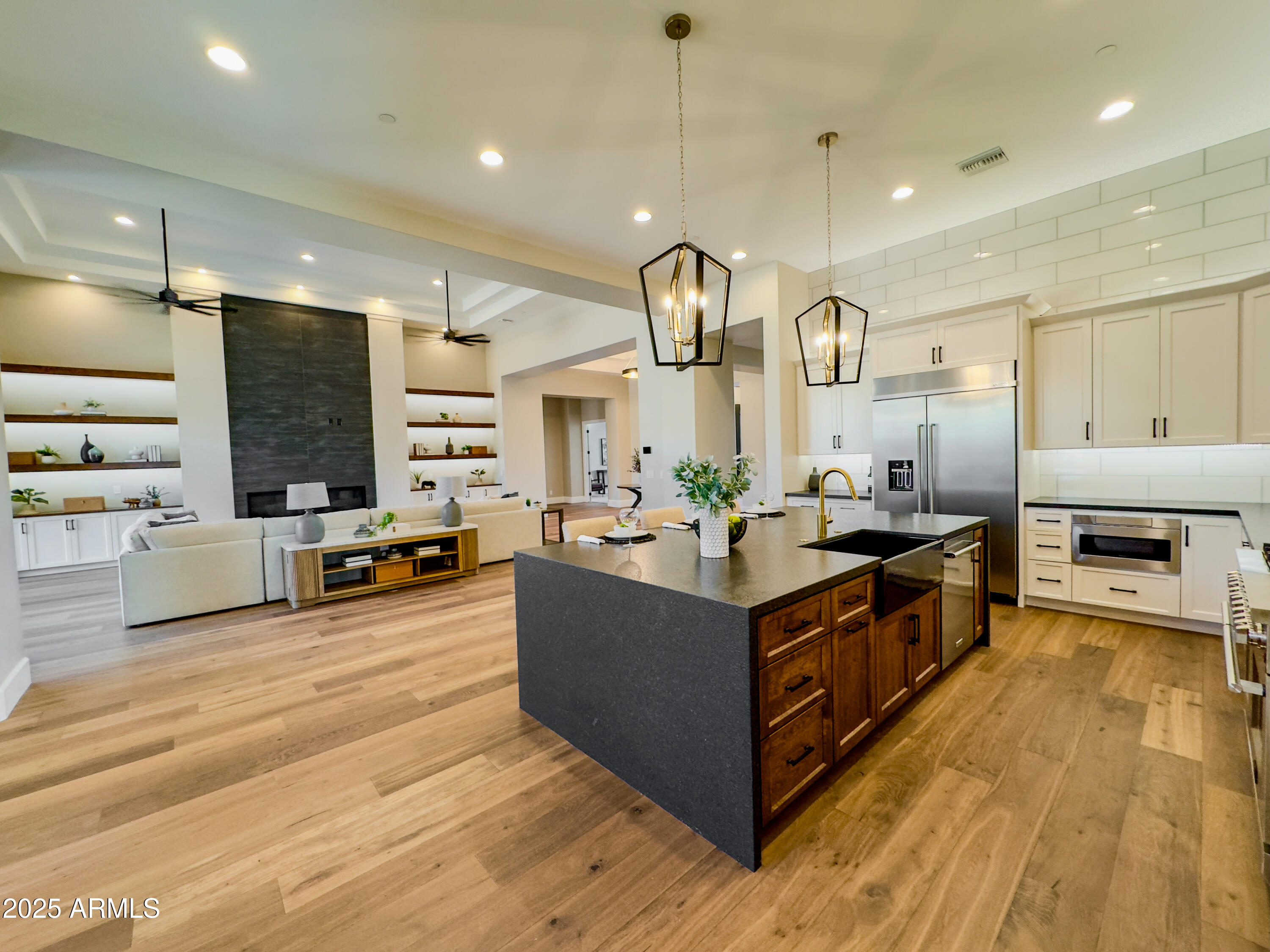3046 W Redwood Lane