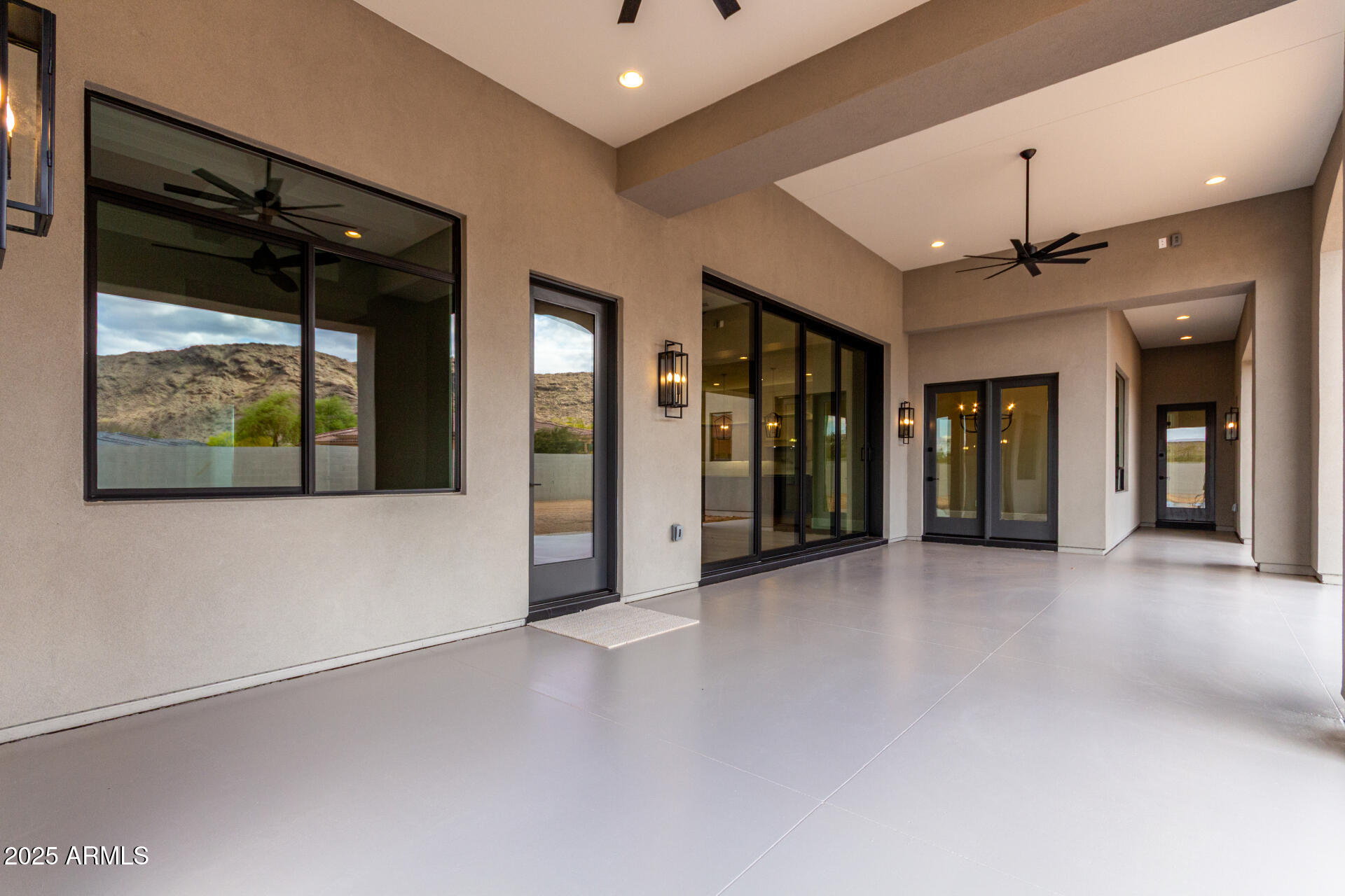 3046 W Redwood Lane