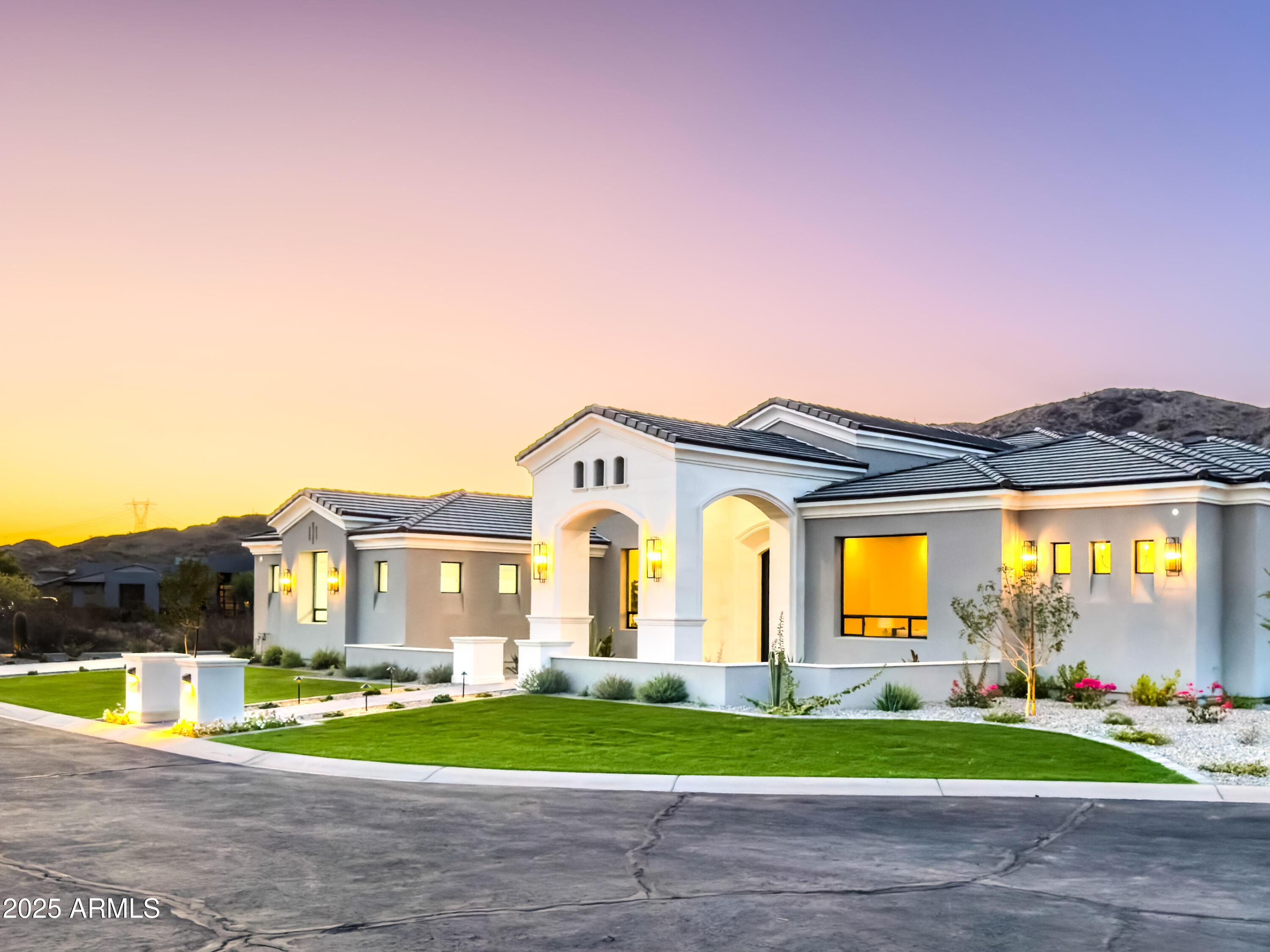 3046 W Redwood Lane
