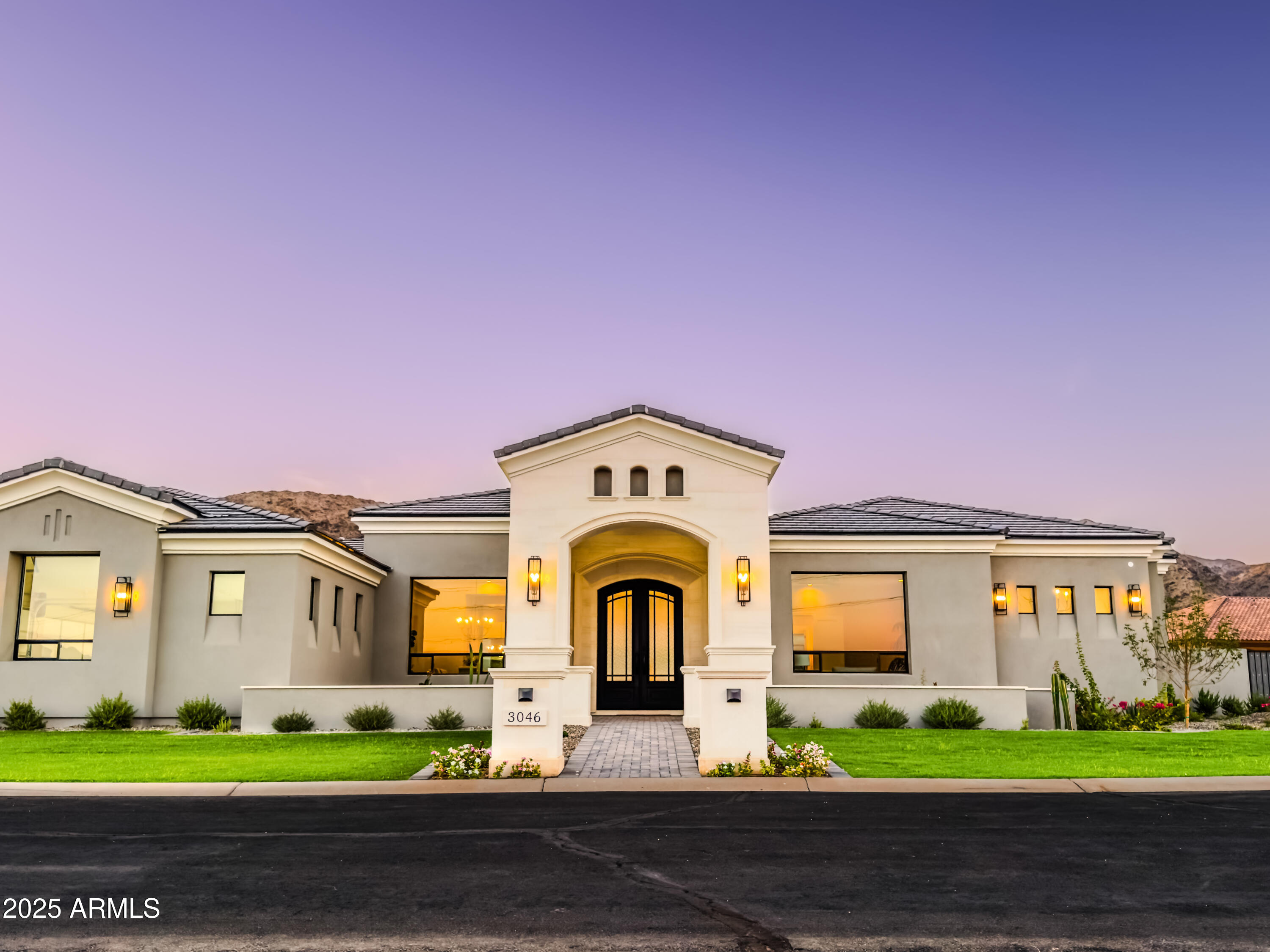 3046 W Redwood Lane