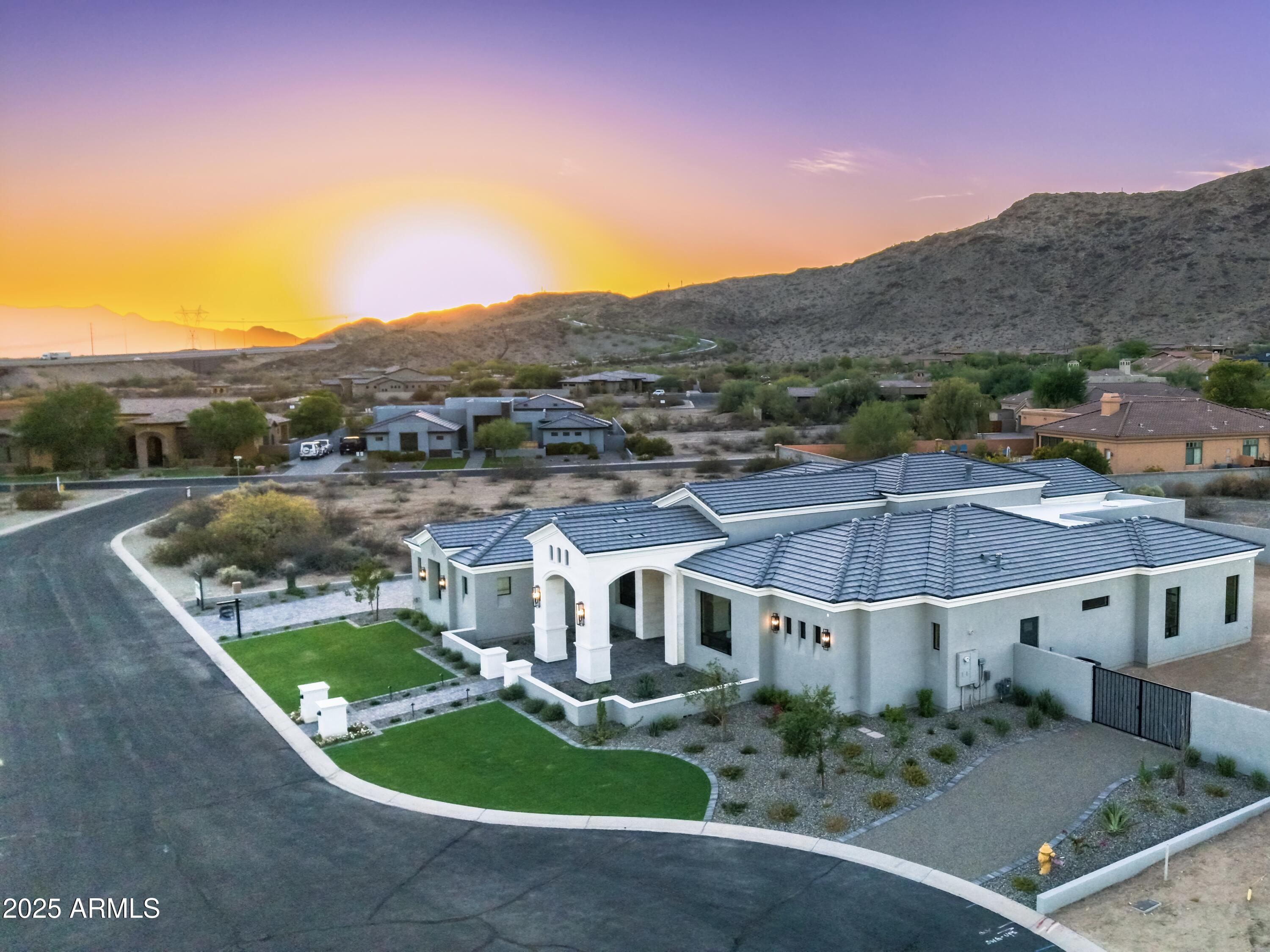 3046 W Redwood Lane