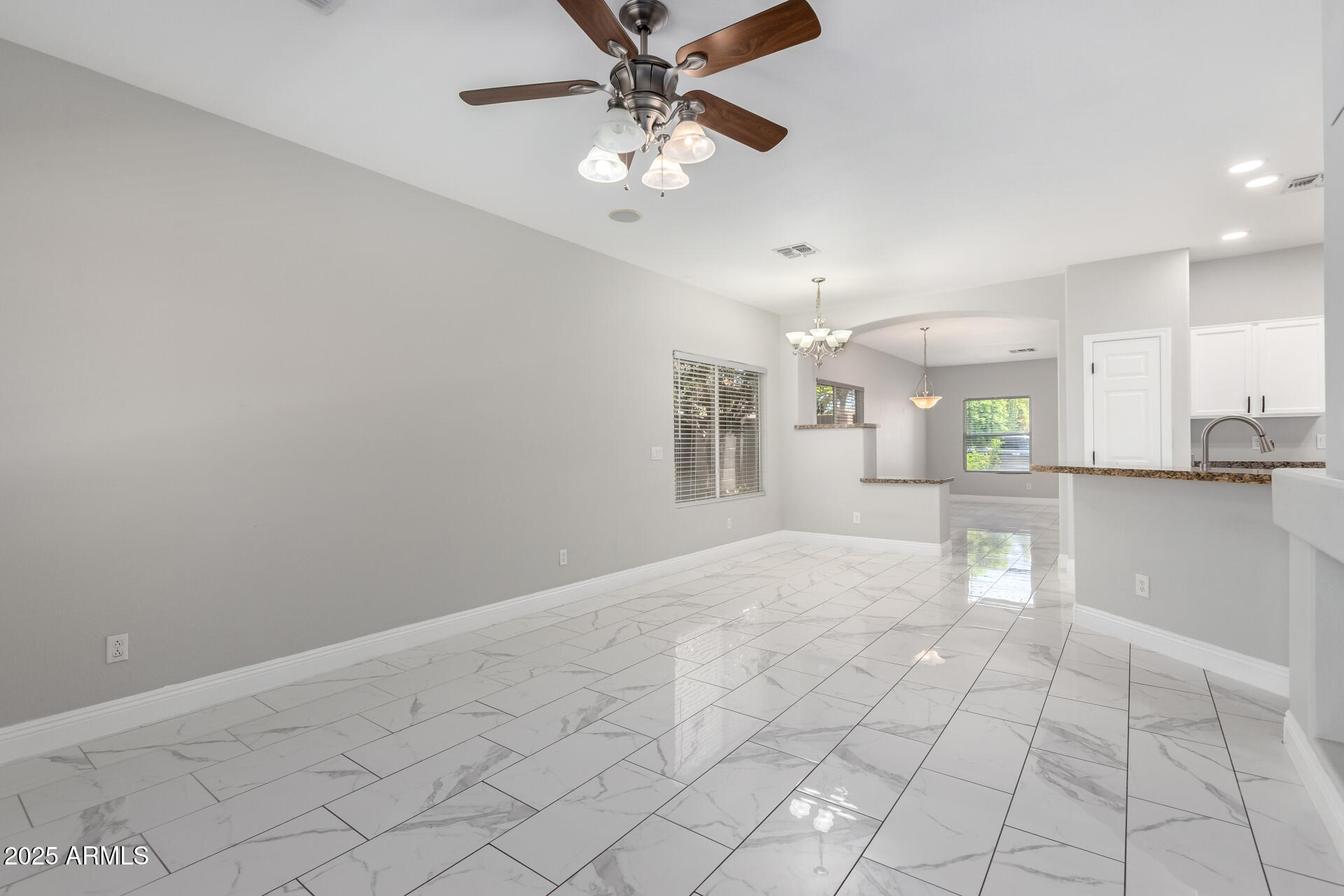 3704 E WYATT