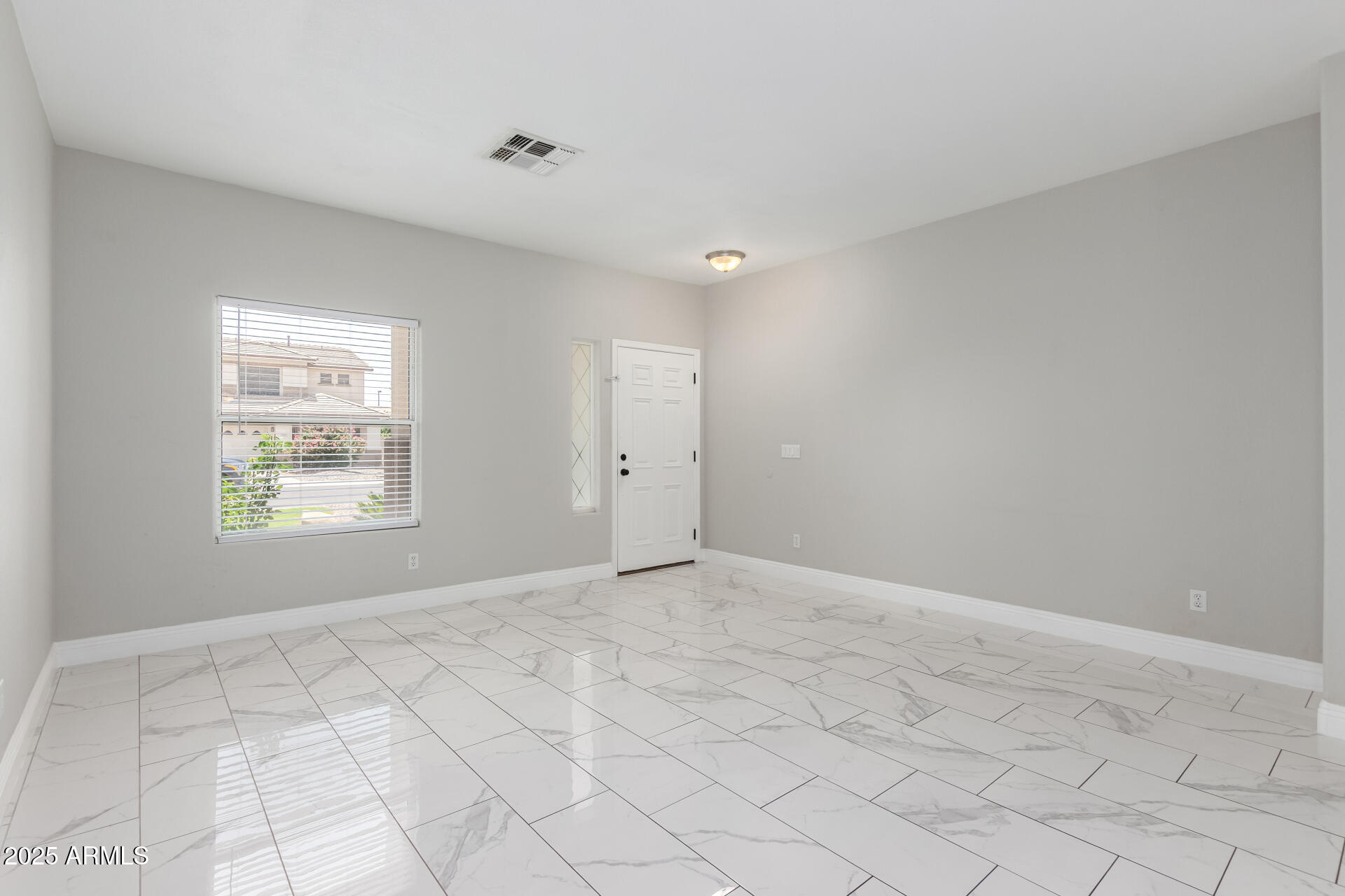 3704 E WYATT