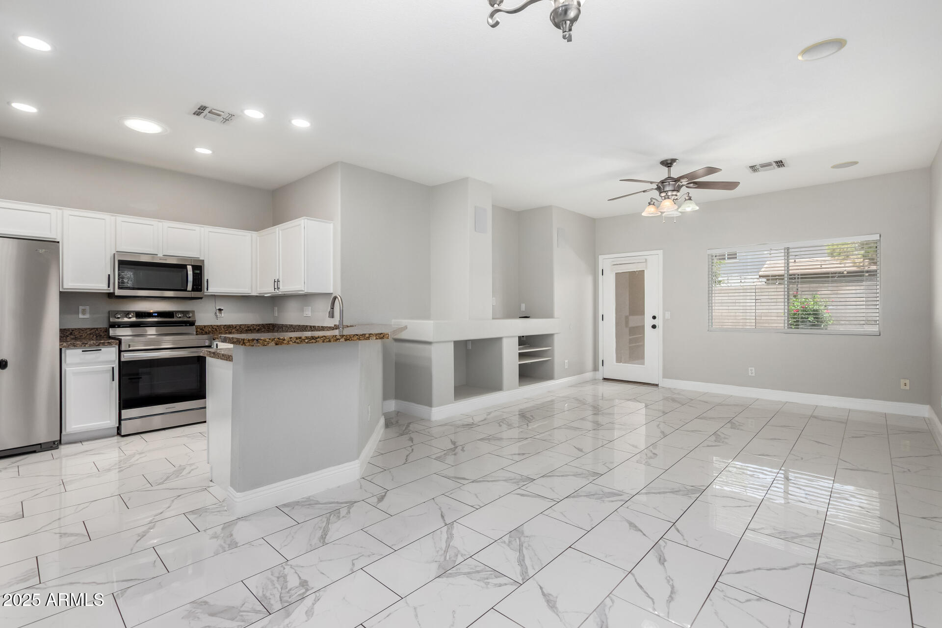3704 E WYATT