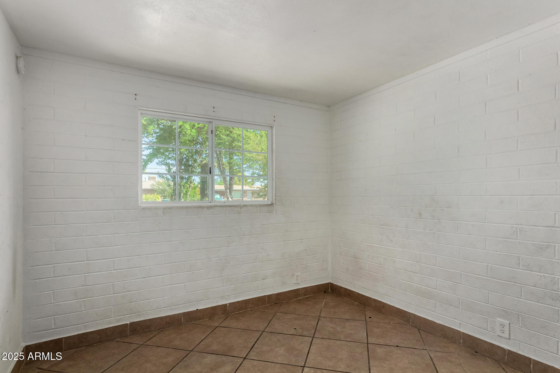 1735 W PUEBLO Avenue