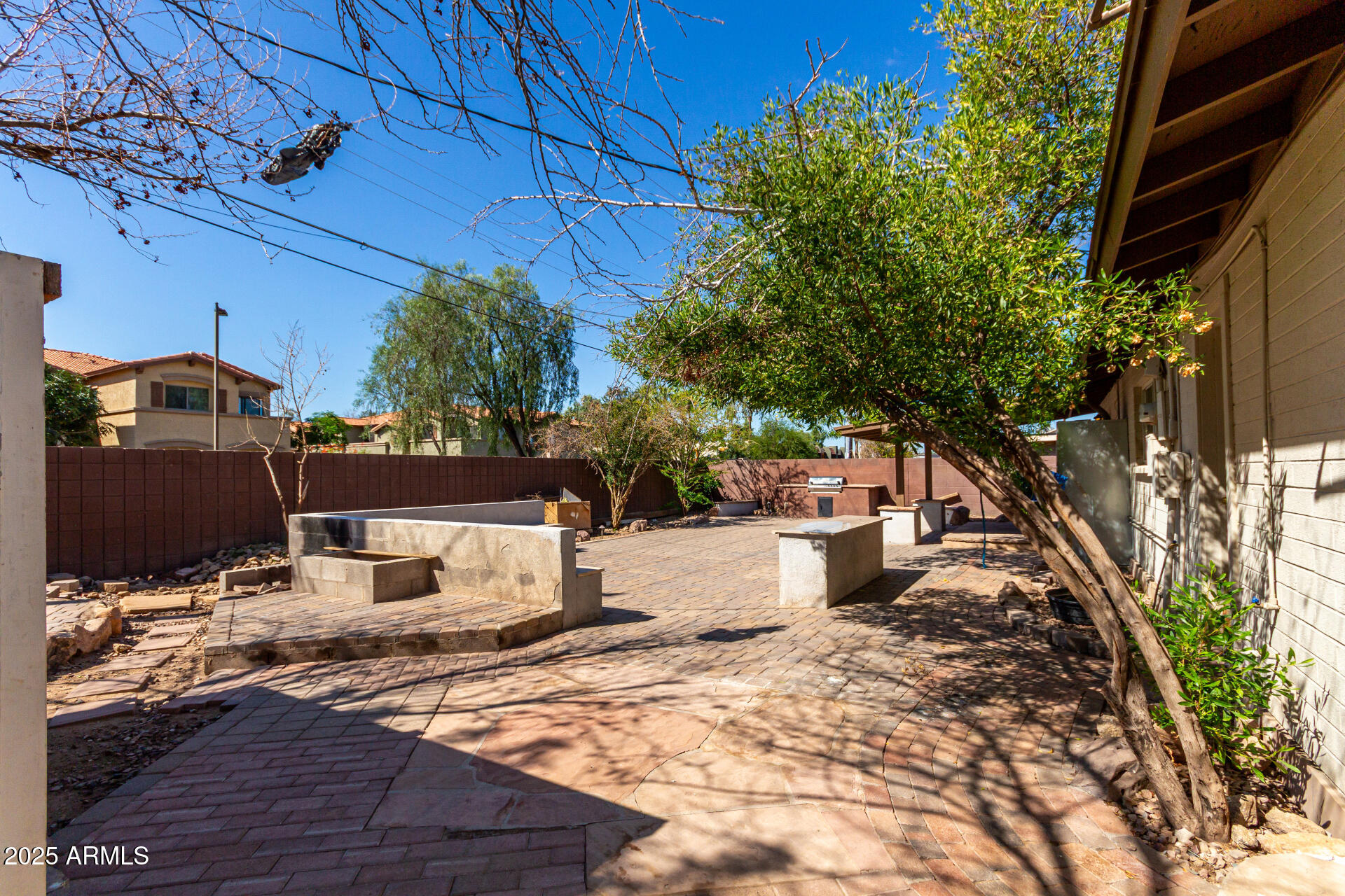 1735 W PUEBLO Avenue